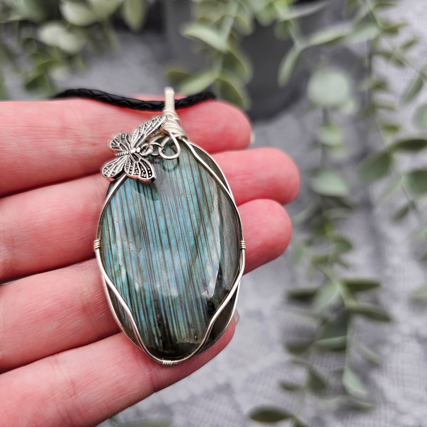 Labradorit & Schmetterling Anhänger | Schmuckdraht | Edelstein Halskette