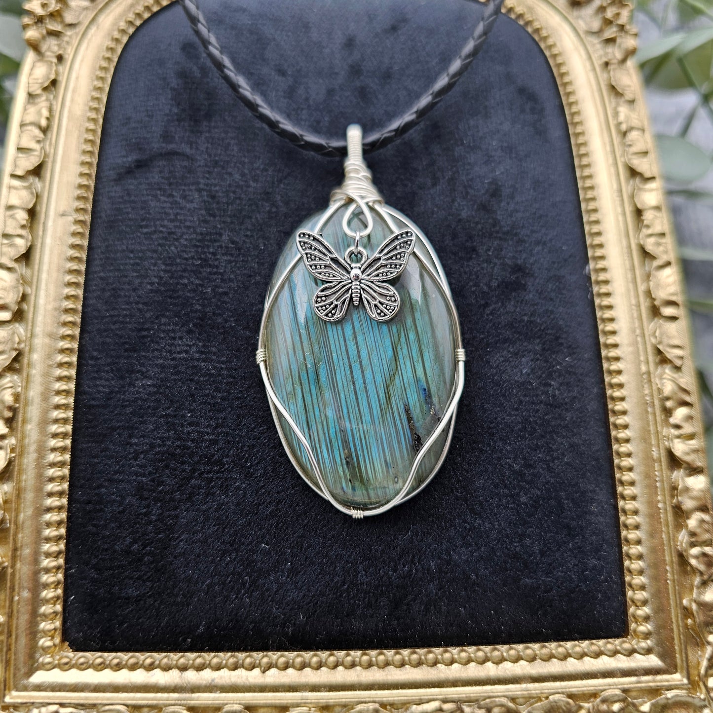 Labradorit & Schmetterling Anhänger | Schmuckdraht | Edelstein Halskette