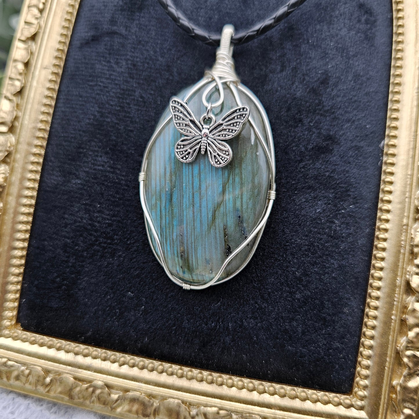 Labradorit & Schmetterling Anhänger | Schmuckdraht | Edelstein Halskette