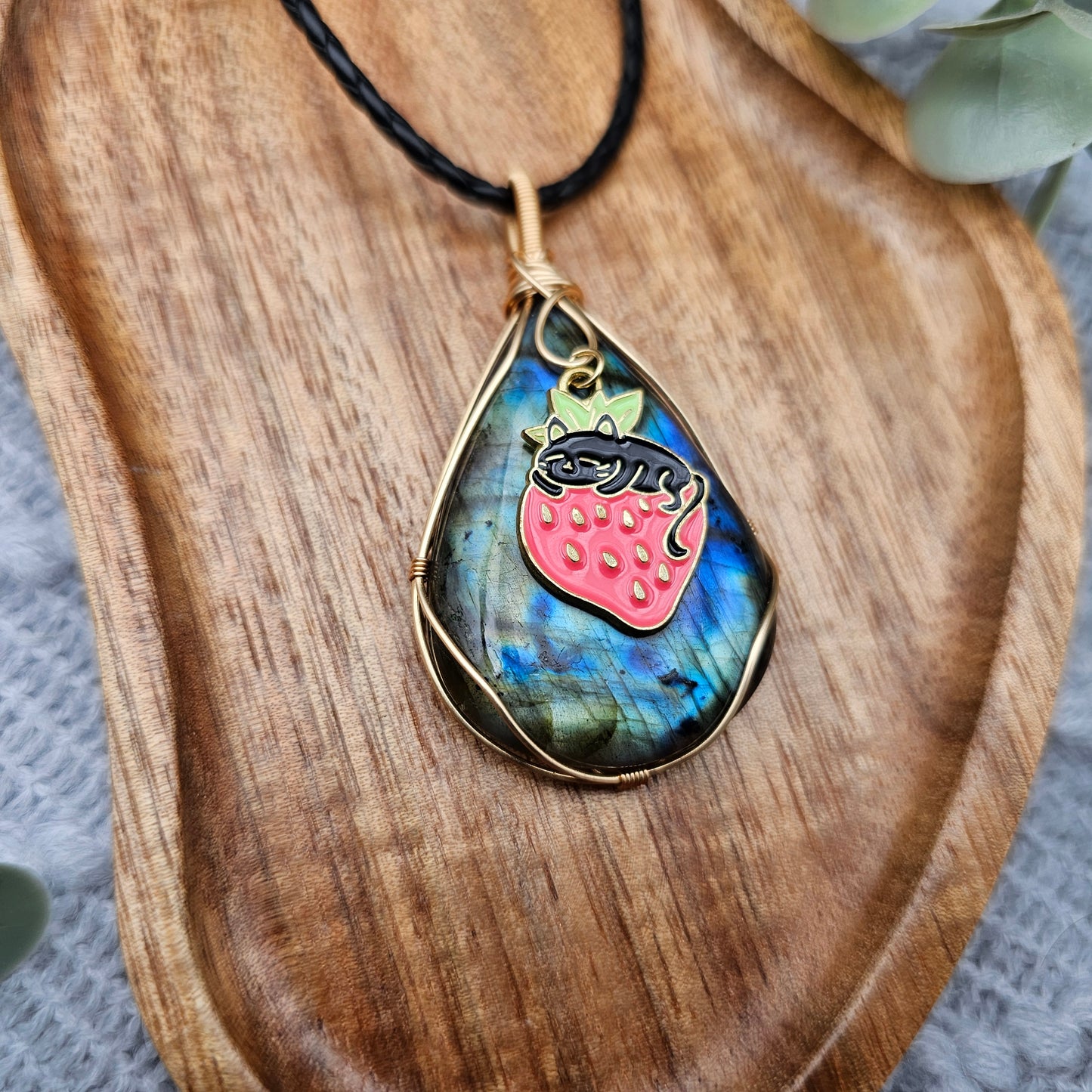 Labradorit & Erdbeerkatze Anhänger | Schmuckdraht | Edelstein Halskette