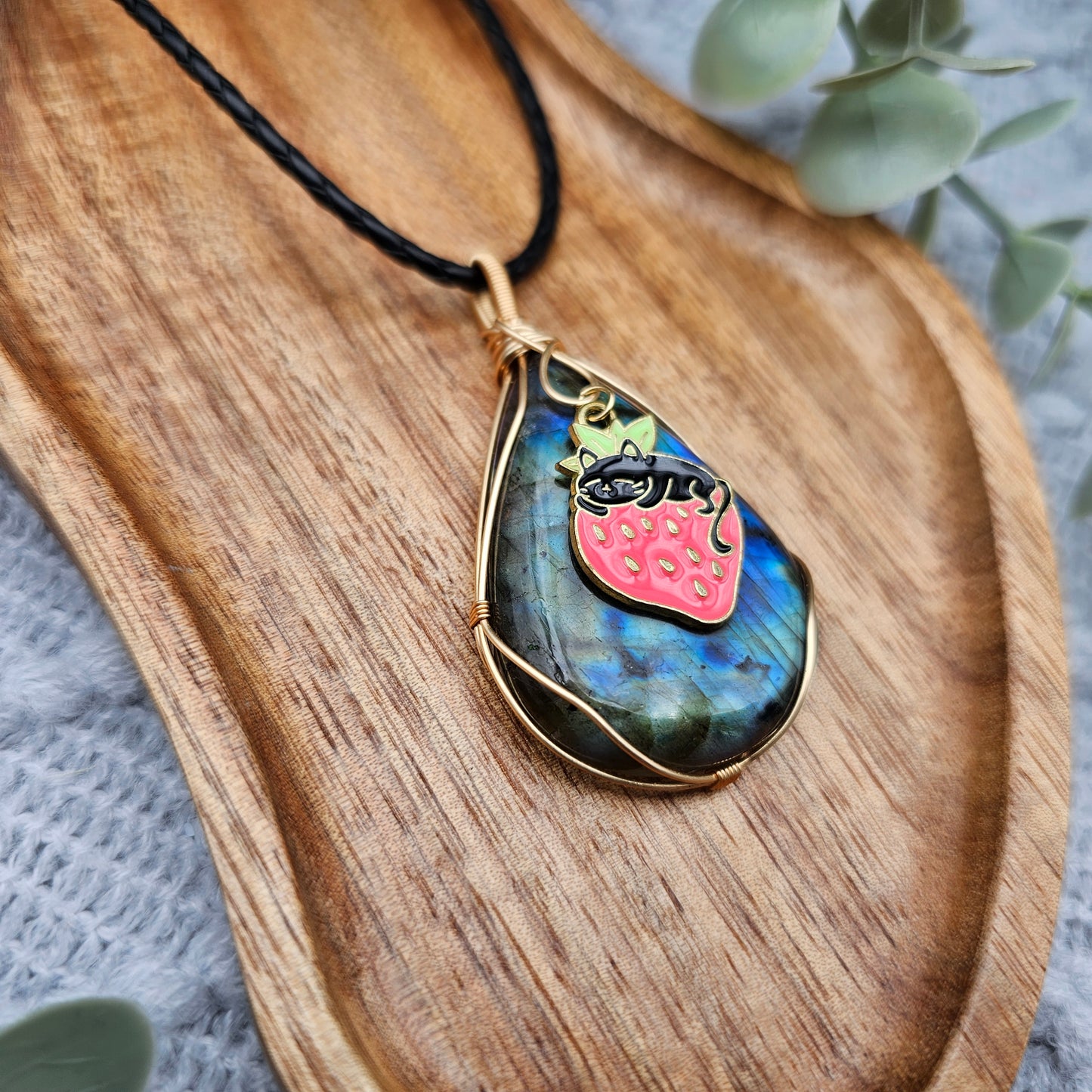 Labradorit & Erdbeerkatze Anhänger | Schmuckdraht | Edelstein Halskette