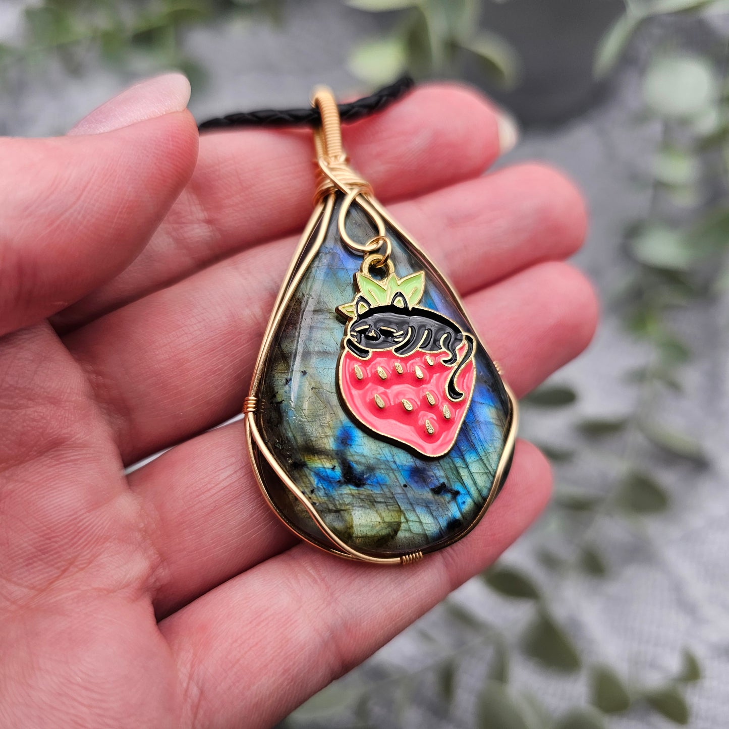 Labradorit & Erdbeerkatze Anhänger | Schmuckdraht | Edelstein Halskette