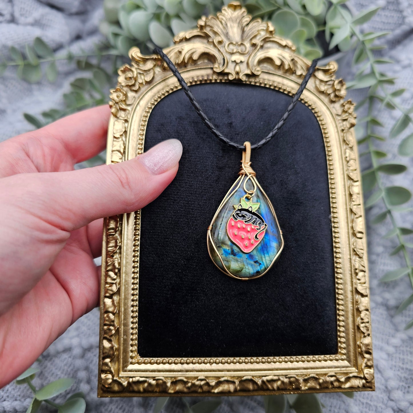 Labradorit & Erdbeerkatze Anhänger | Schmuckdraht | Edelstein Halskette