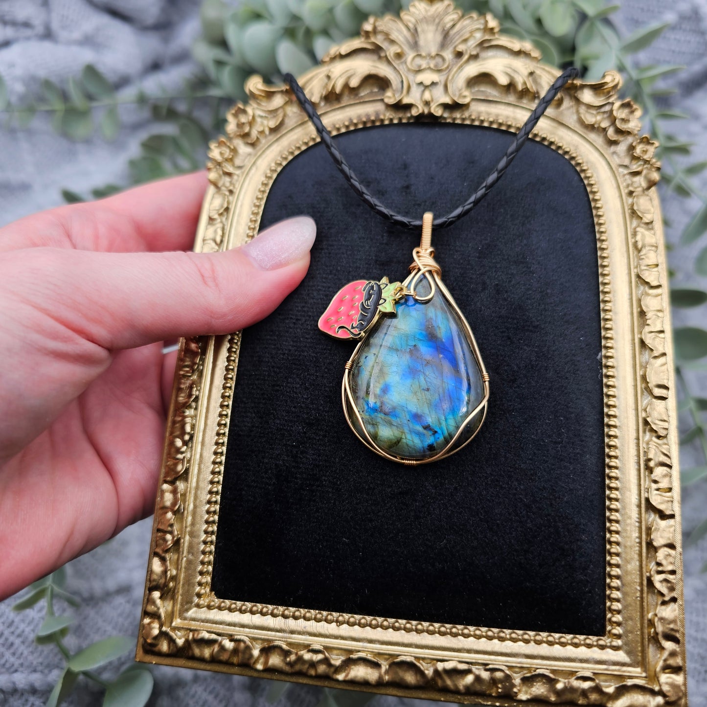 Labradorit & Erdbeerkatze Anhänger | Schmuckdraht | Edelstein Halskette