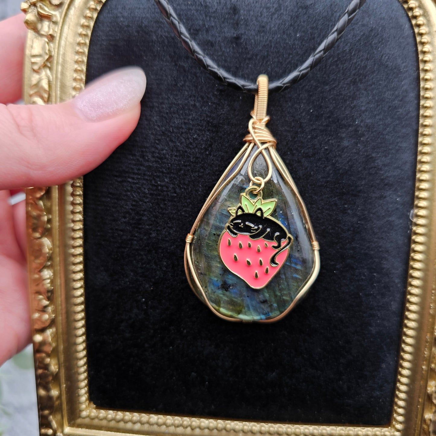 Labradorit & Erdbeerkatze Anhänger | Schmuckdraht | Edelstein Halskette