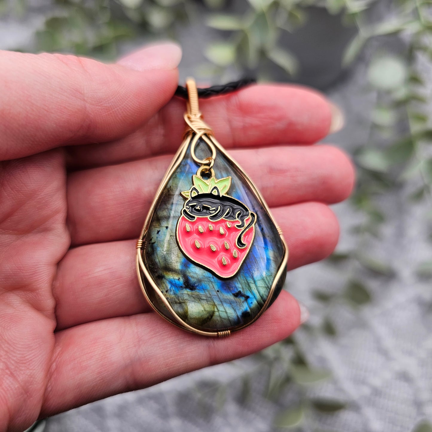 Labradorit & Erdbeerkatze Anhänger | Schmuckdraht | Edelstein Halskette