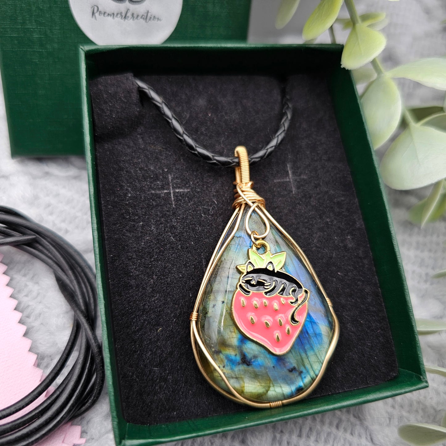 Labradorit & Erdbeerkatze Anhänger | Schmuckdraht | Edelstein Halskette