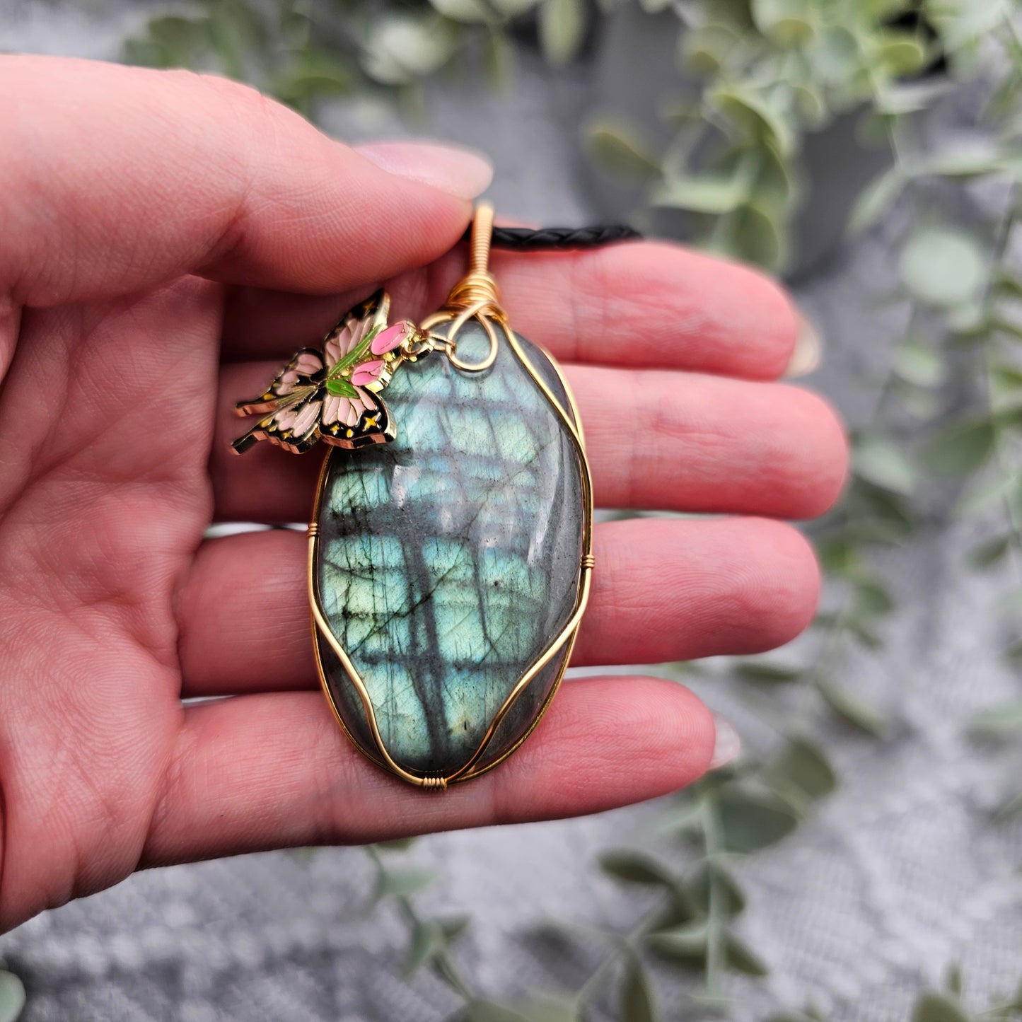 Labradorit & Schmetterling Anhänger | Schmuckdraht | Edelstein Halskette