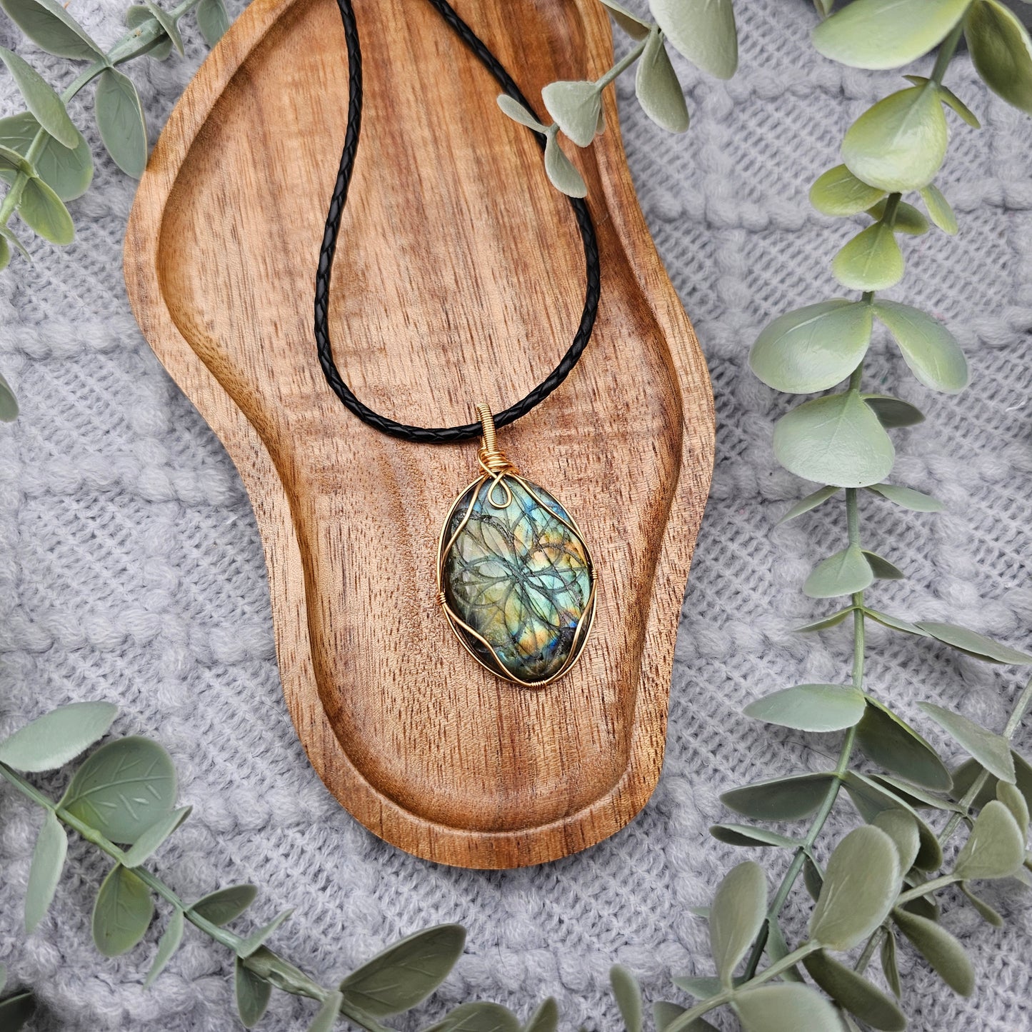 Labradorite Engraved Pendant | Jewelry Wire | Gemstone Necklace