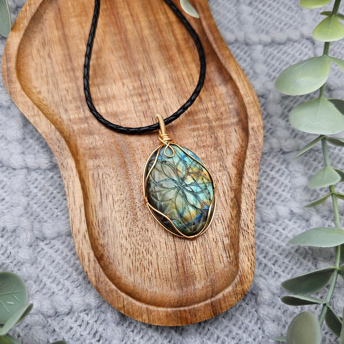 Labradorit graviert Anhänger | Schmuckdraht | Edelstein Halskette