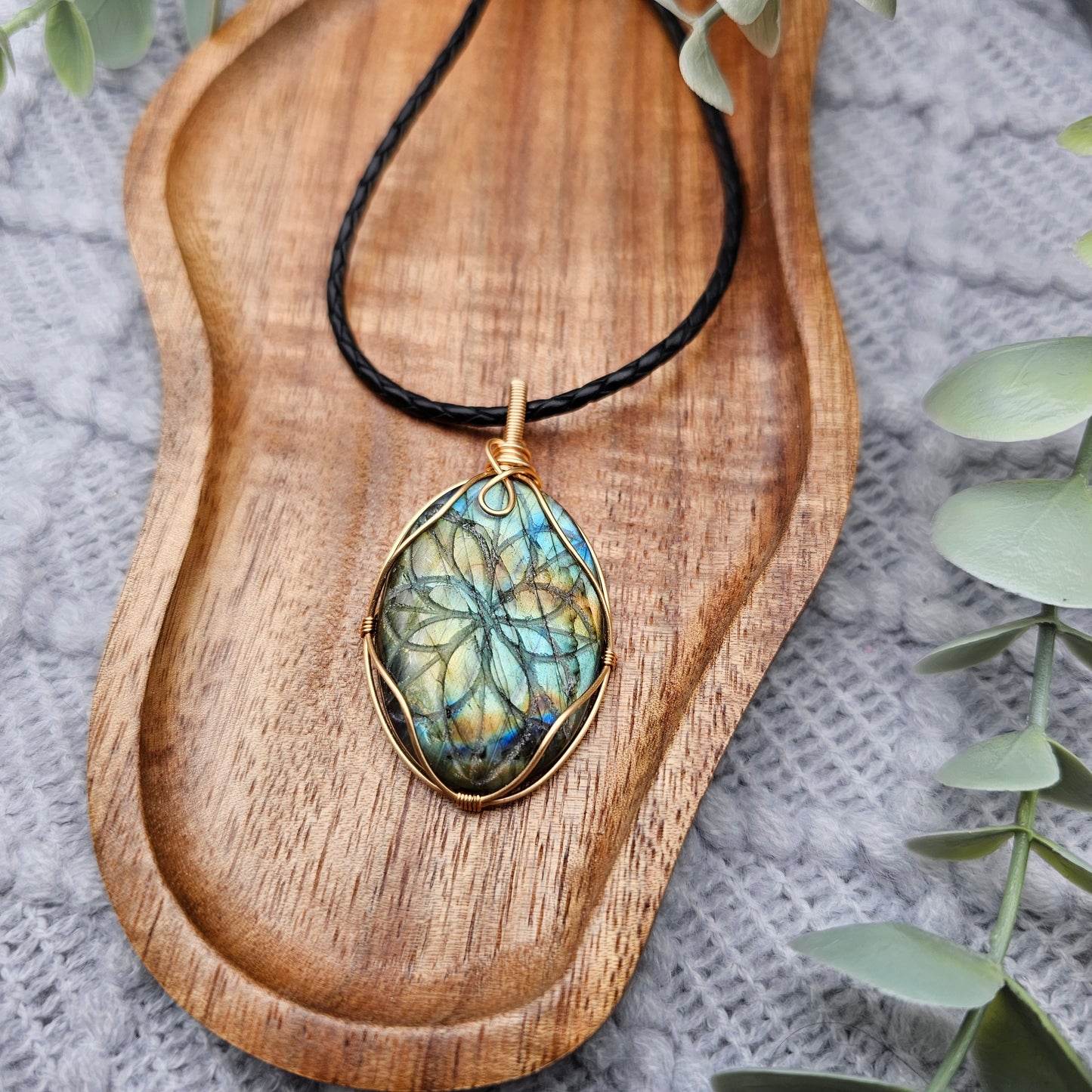 Labradorit graviert Anhänger | Schmuckdraht | Edelstein Halskette