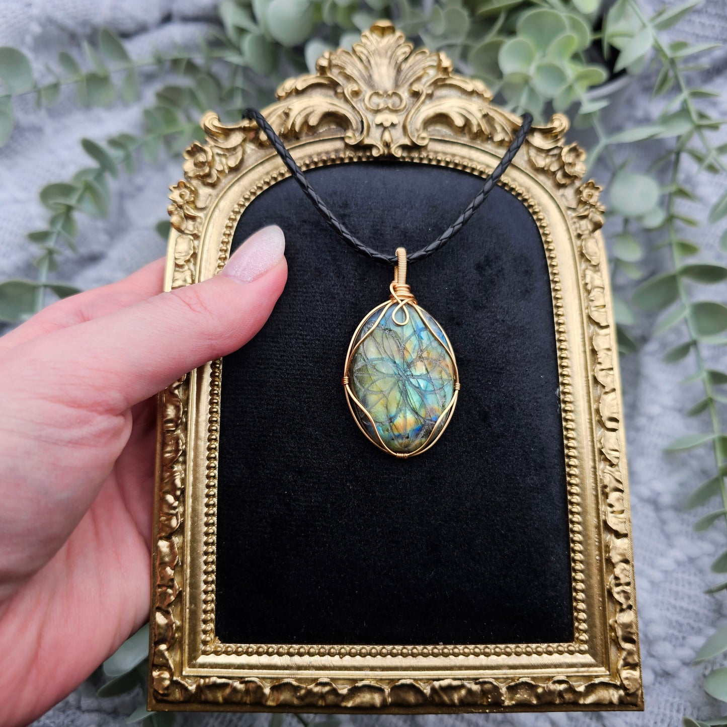 Labradorit graviert Anhänger | Schmuckdraht | Edelstein Halskette