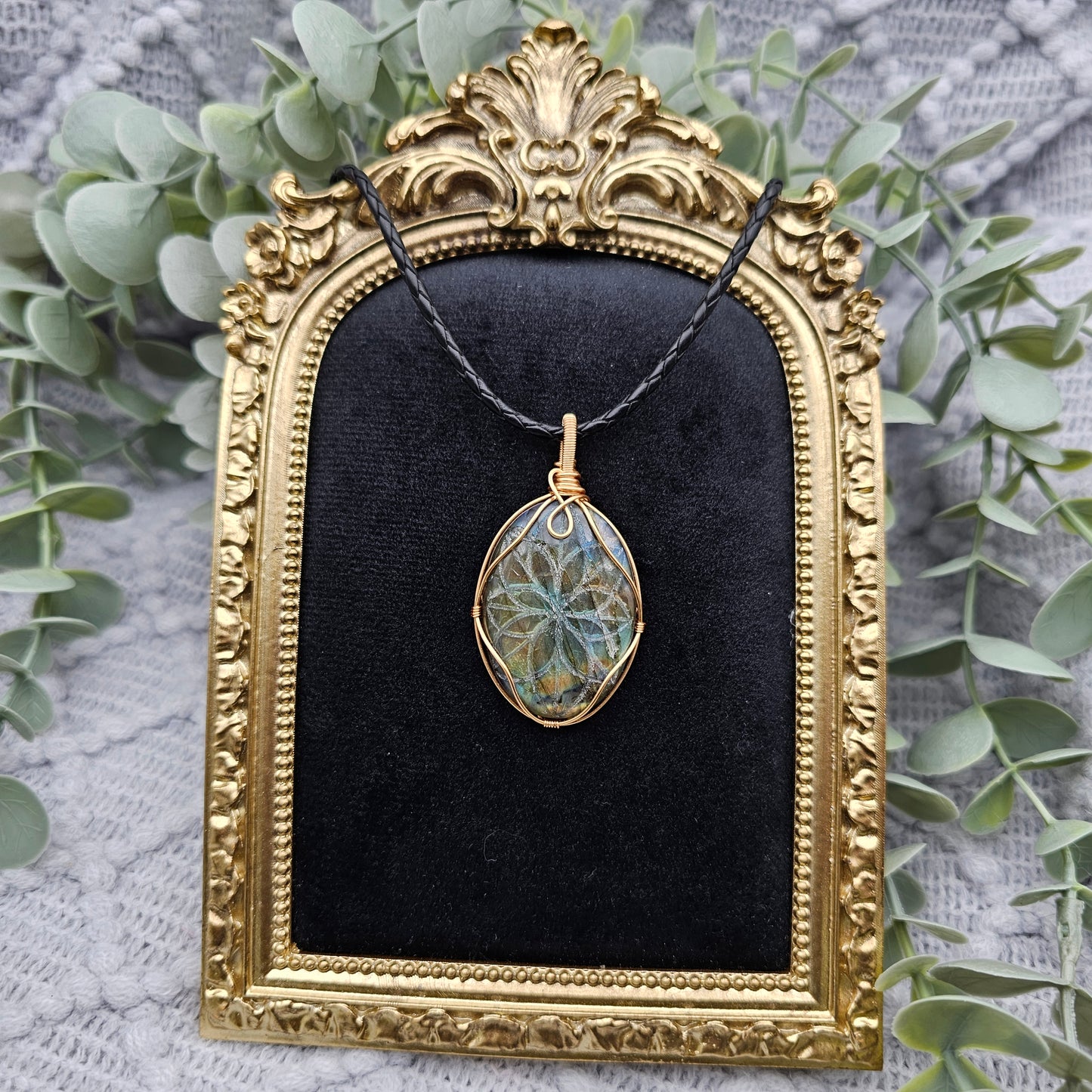 Labradorit graviert Anhänger | Schmuckdraht | Edelstein Halskette