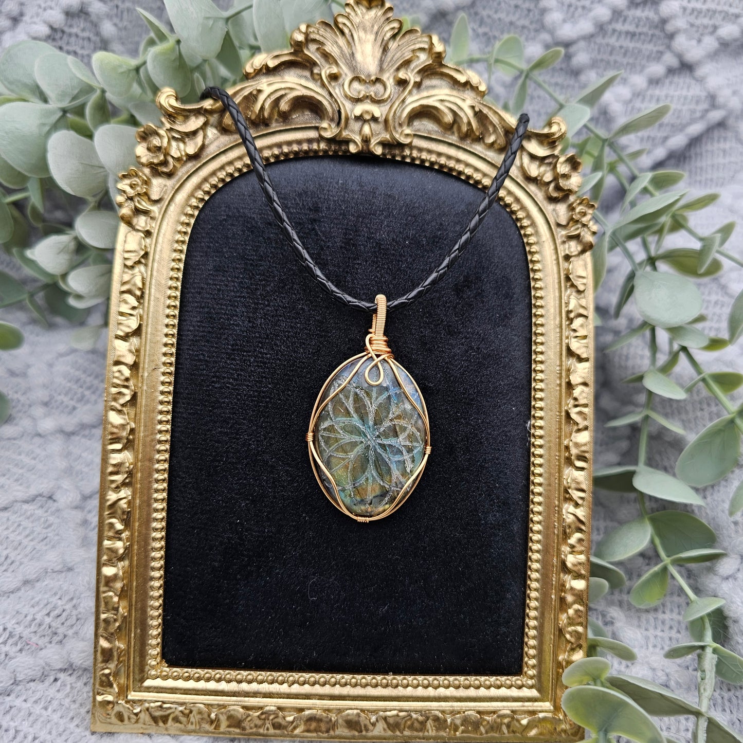 Labradorit graviert Anhänger | Schmuckdraht | Edelstein Halskette