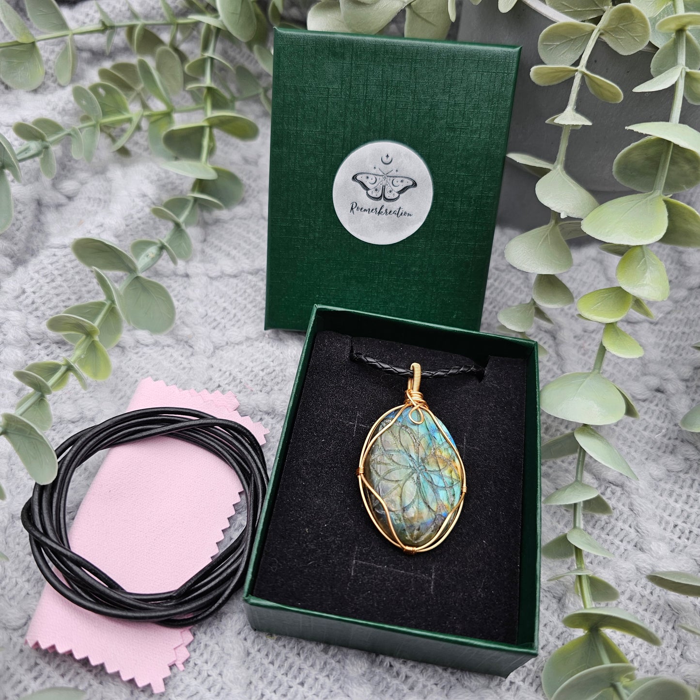 Labradorit graviert Anhänger | Schmuckdraht | Edelstein Halskette