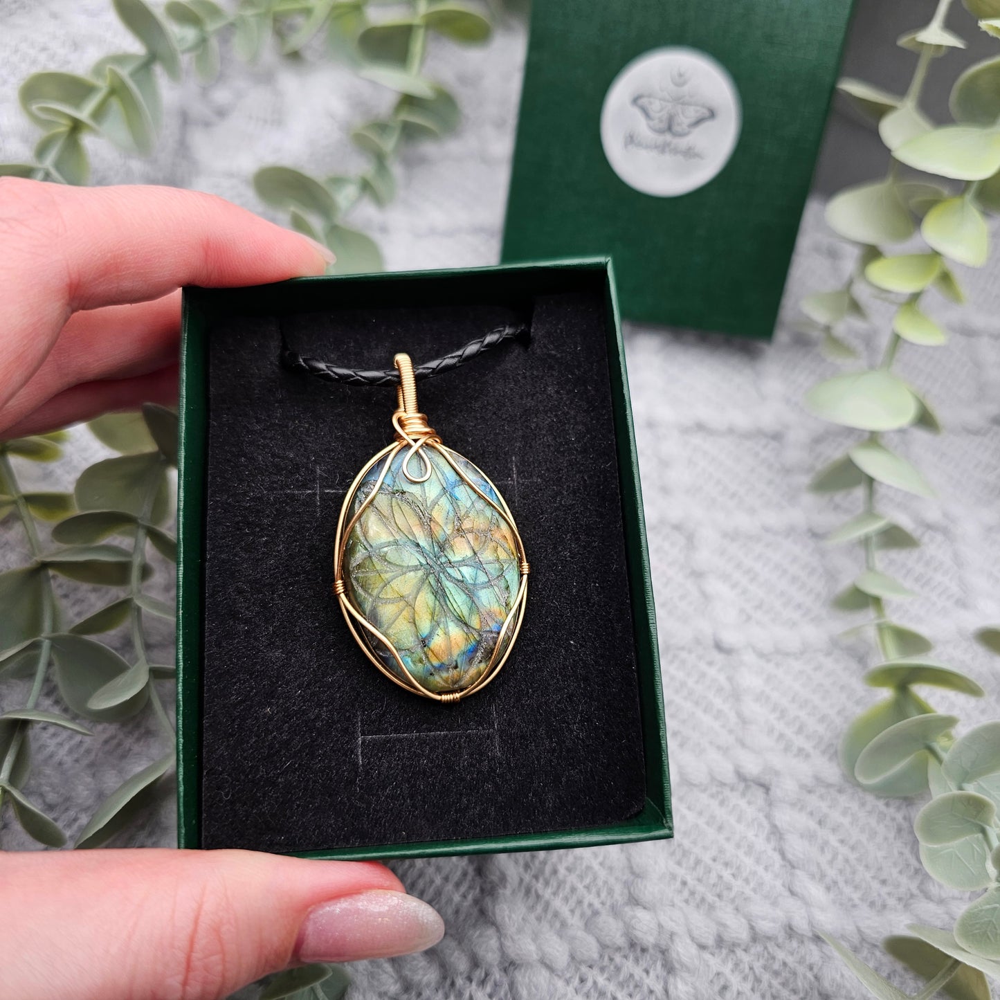 Labradorit graviert Anhänger | Schmuckdraht | Edelstein Halskette