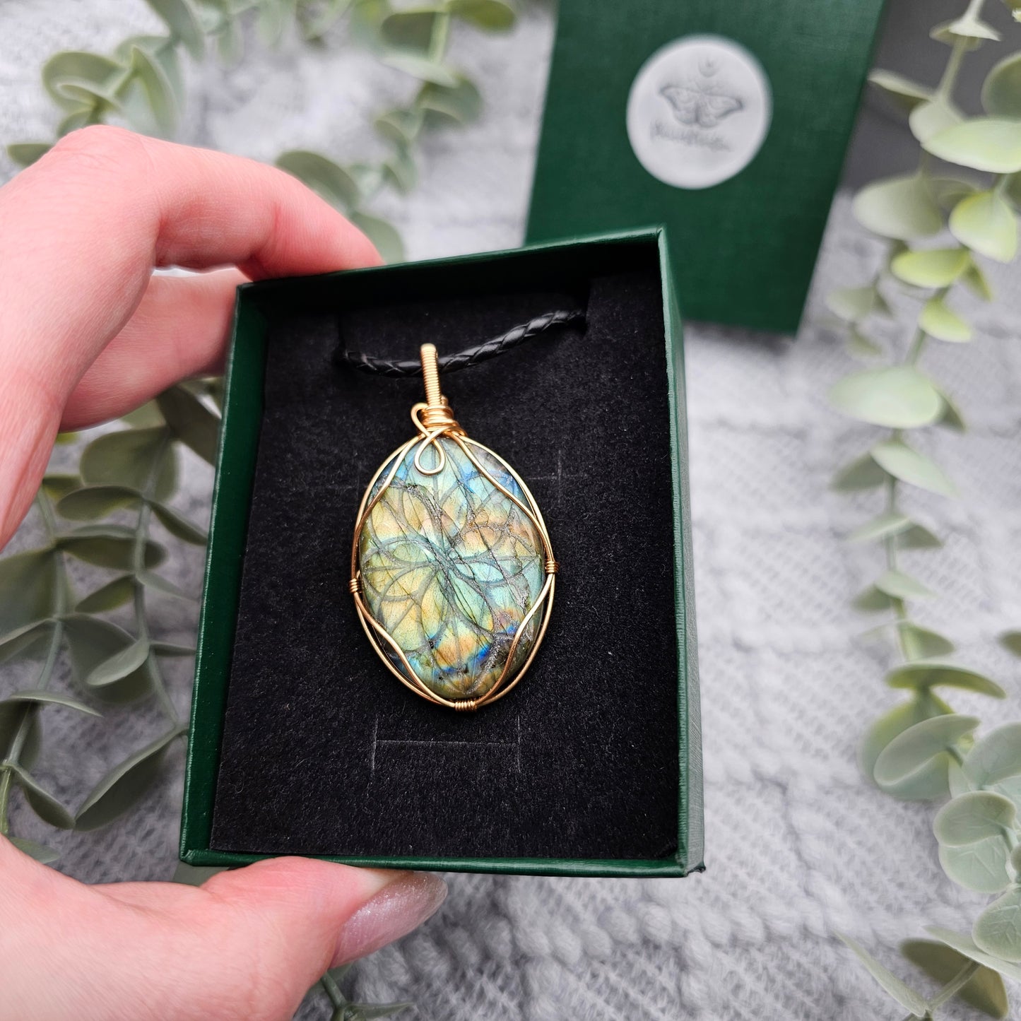 Labradorit graviert Anhänger | Schmuckdraht | Edelstein Halskette