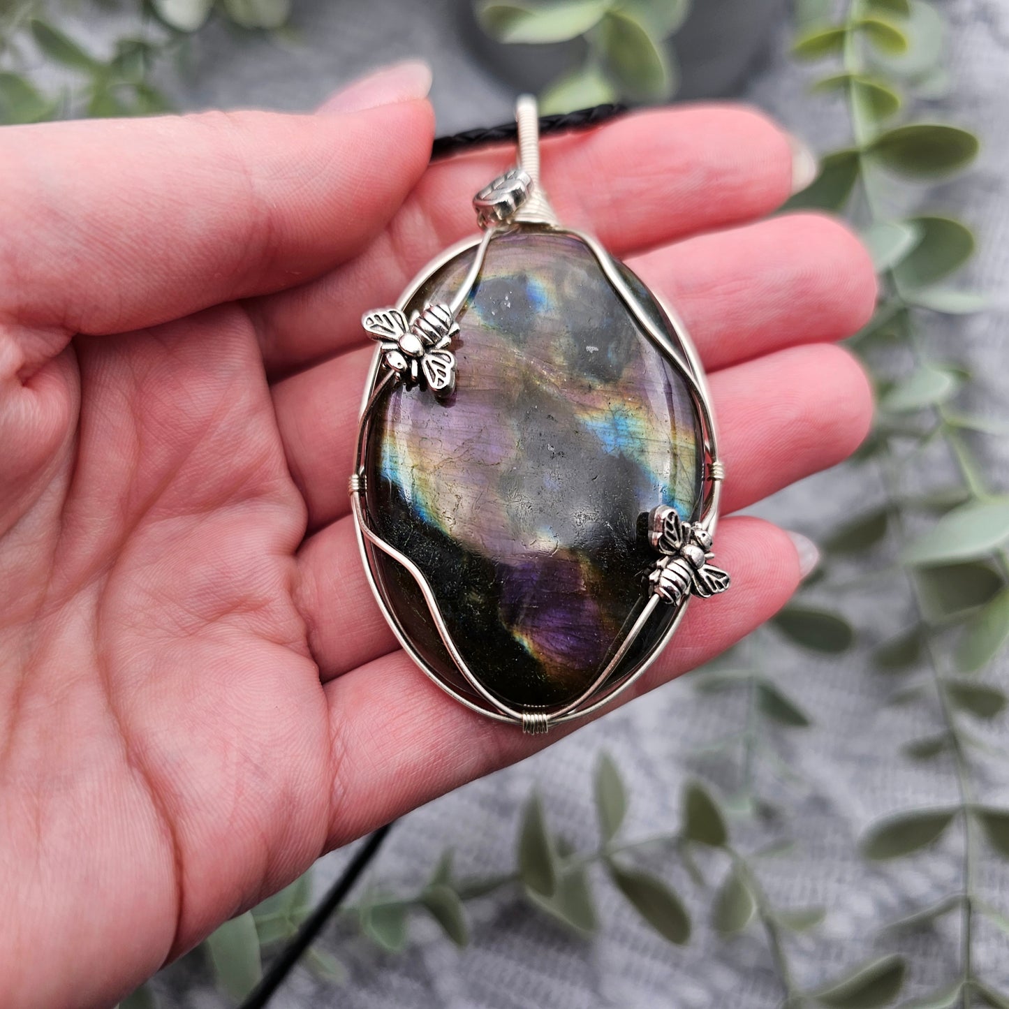 Labradorit & Bienen Anhänger | Schmuckdraht | Edelstein Halskette