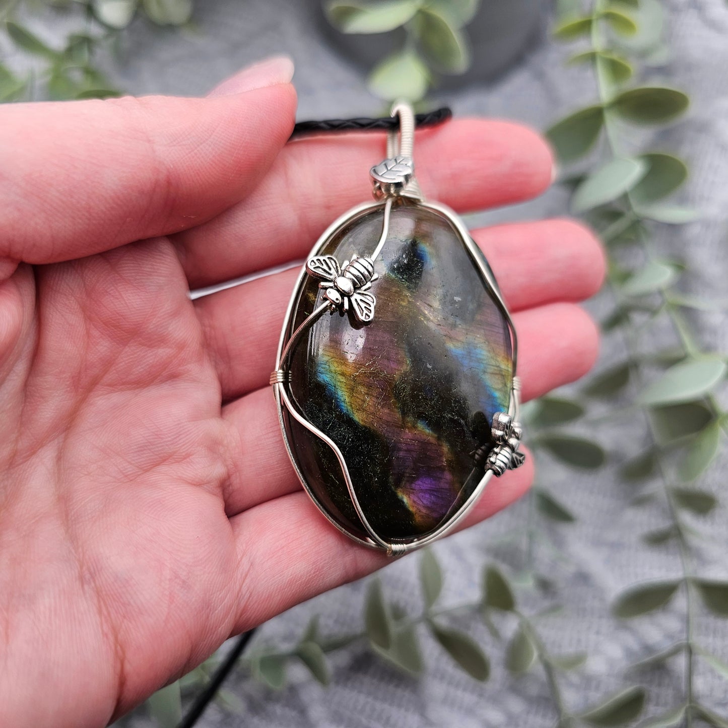 Labradorit & Bienen Anhänger | Schmuckdraht | Edelstein Halskette