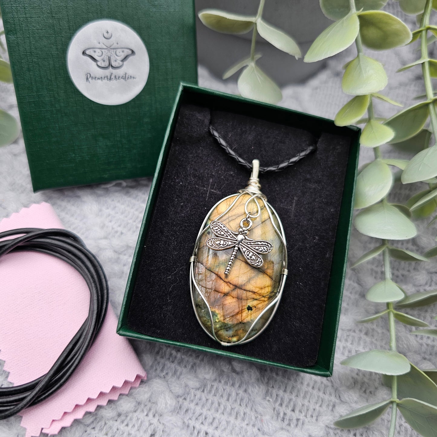 Labradorite & Dragonfly Pendant | Jewelry Wire | Gemstone Necklace