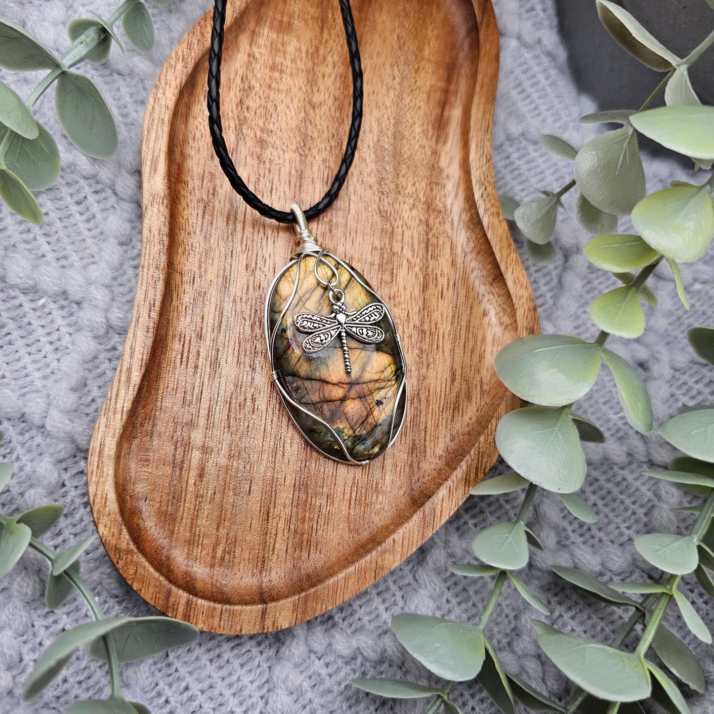 Labradorite & Dragonfly Pendant | Jewelry Wire | Gemstone Necklace