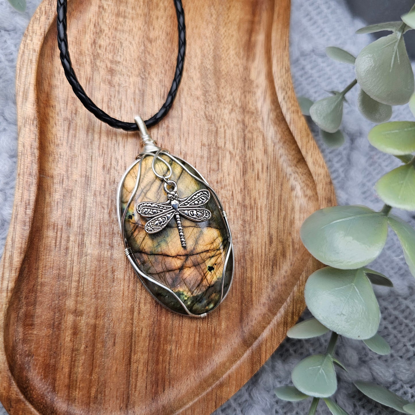 Labradorite & Dragonfly Pendant | Jewelry Wire | Gemstone Necklace