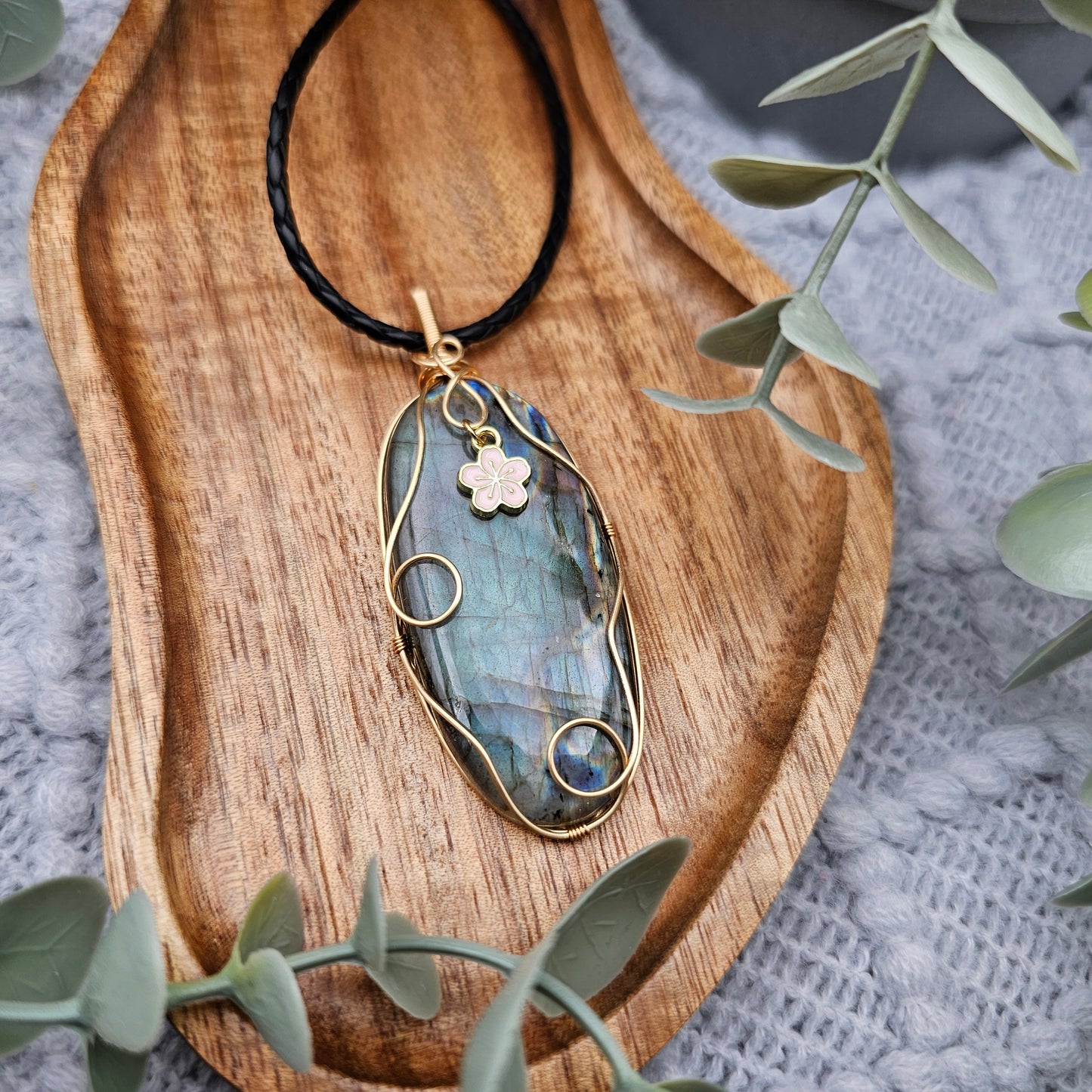 Labradorit & Sakura Anhänger | Schmuckdraht | Edelstein Halskette