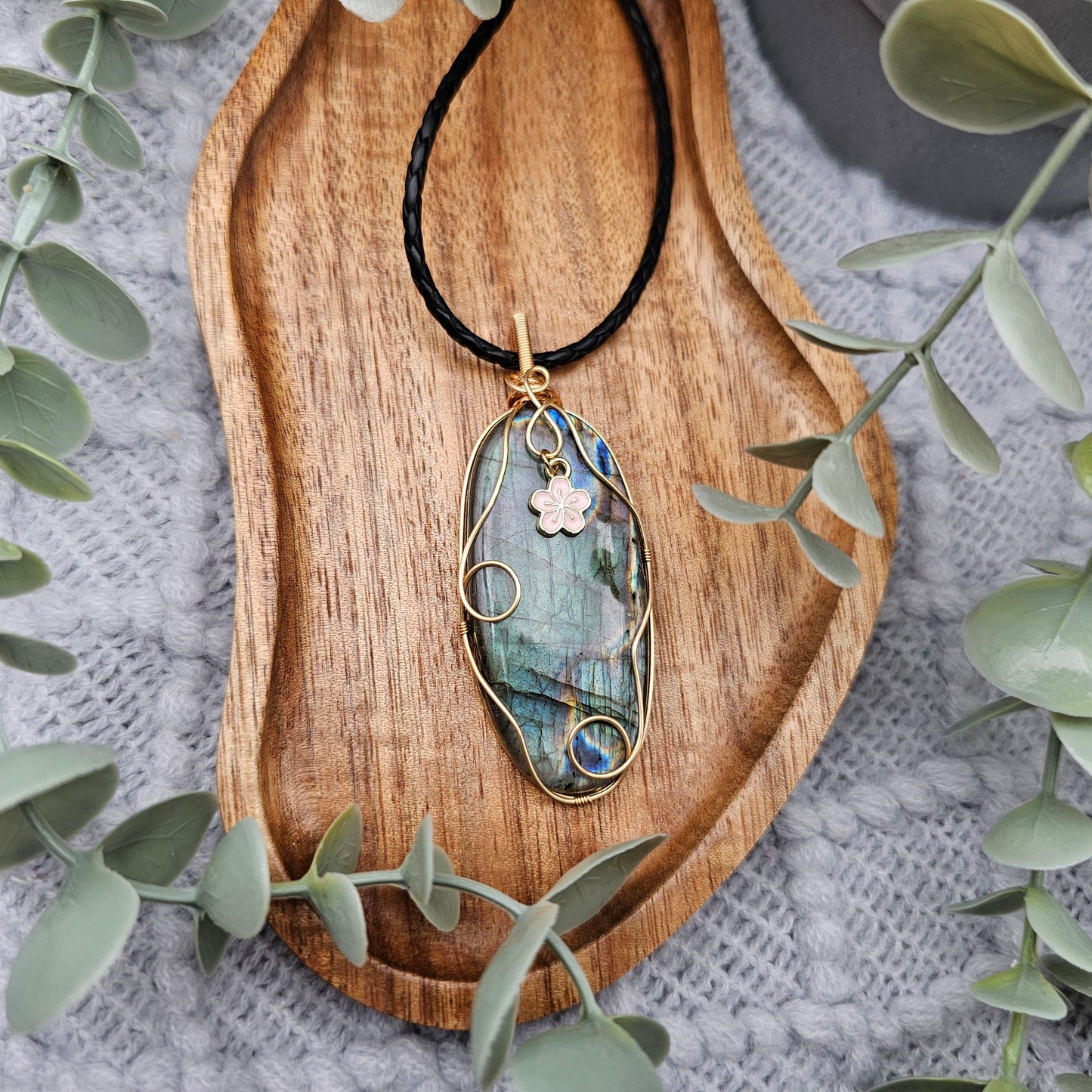 Labradorit & Sakura Anhänger | Schmuckdraht | Edelstein Halskette