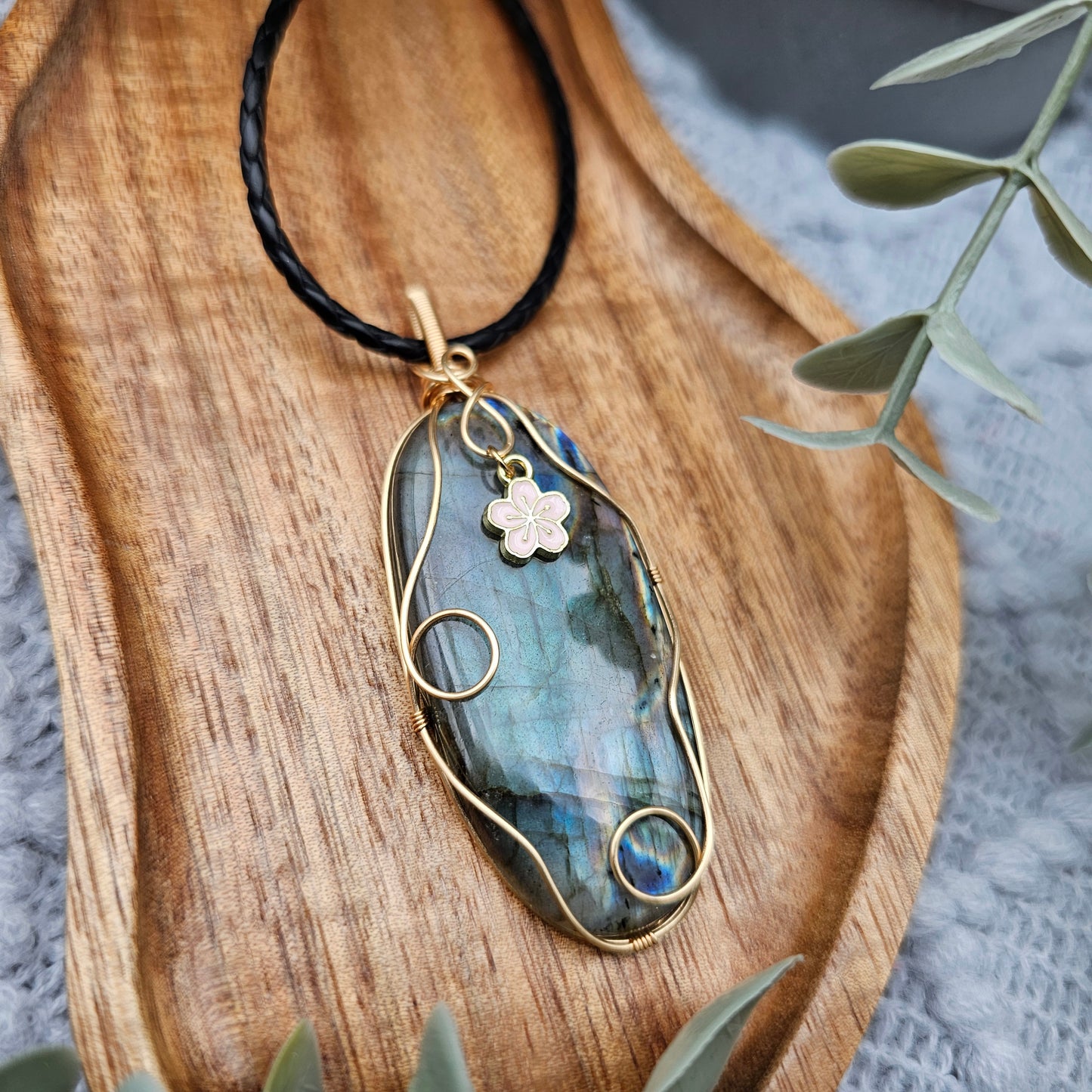 Labradorit & Sakura Anhänger | Schmuckdraht | Edelstein Halskette