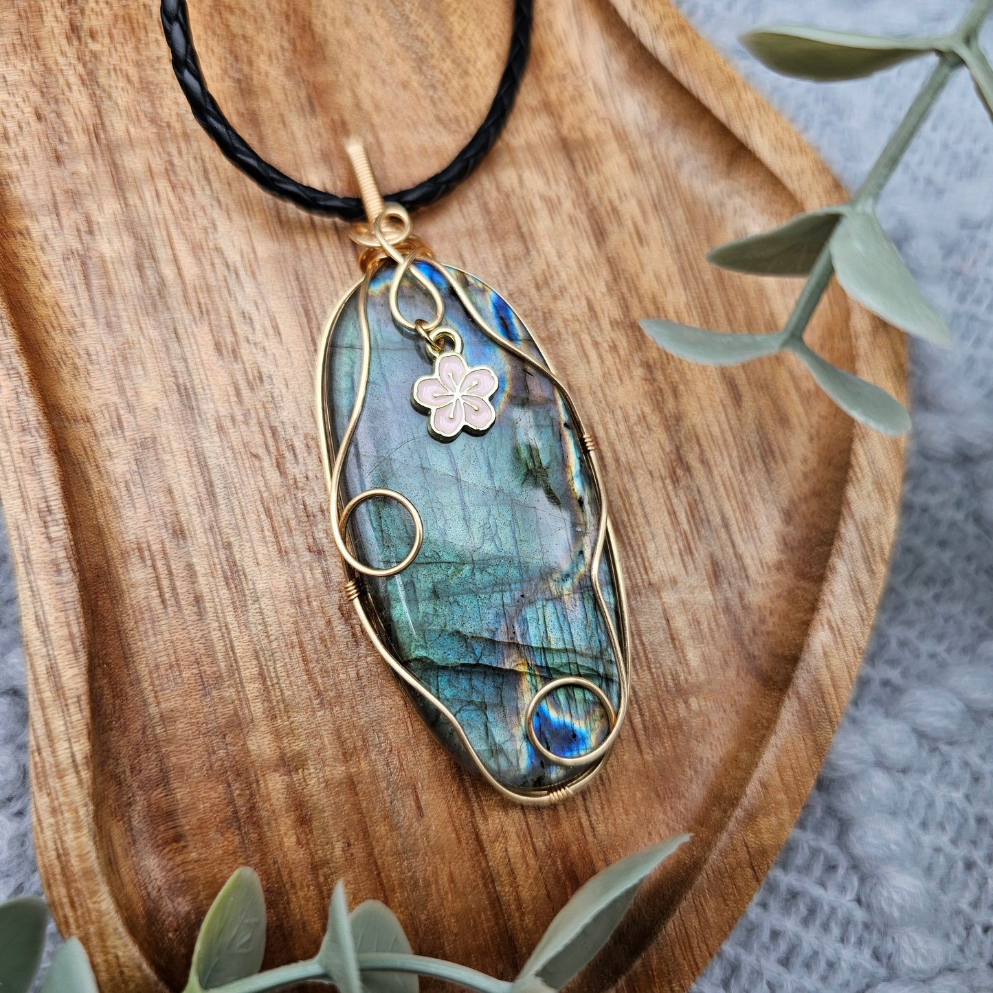 Labradorit & Sakura Anhänger | Schmuckdraht | Edelstein Halskette