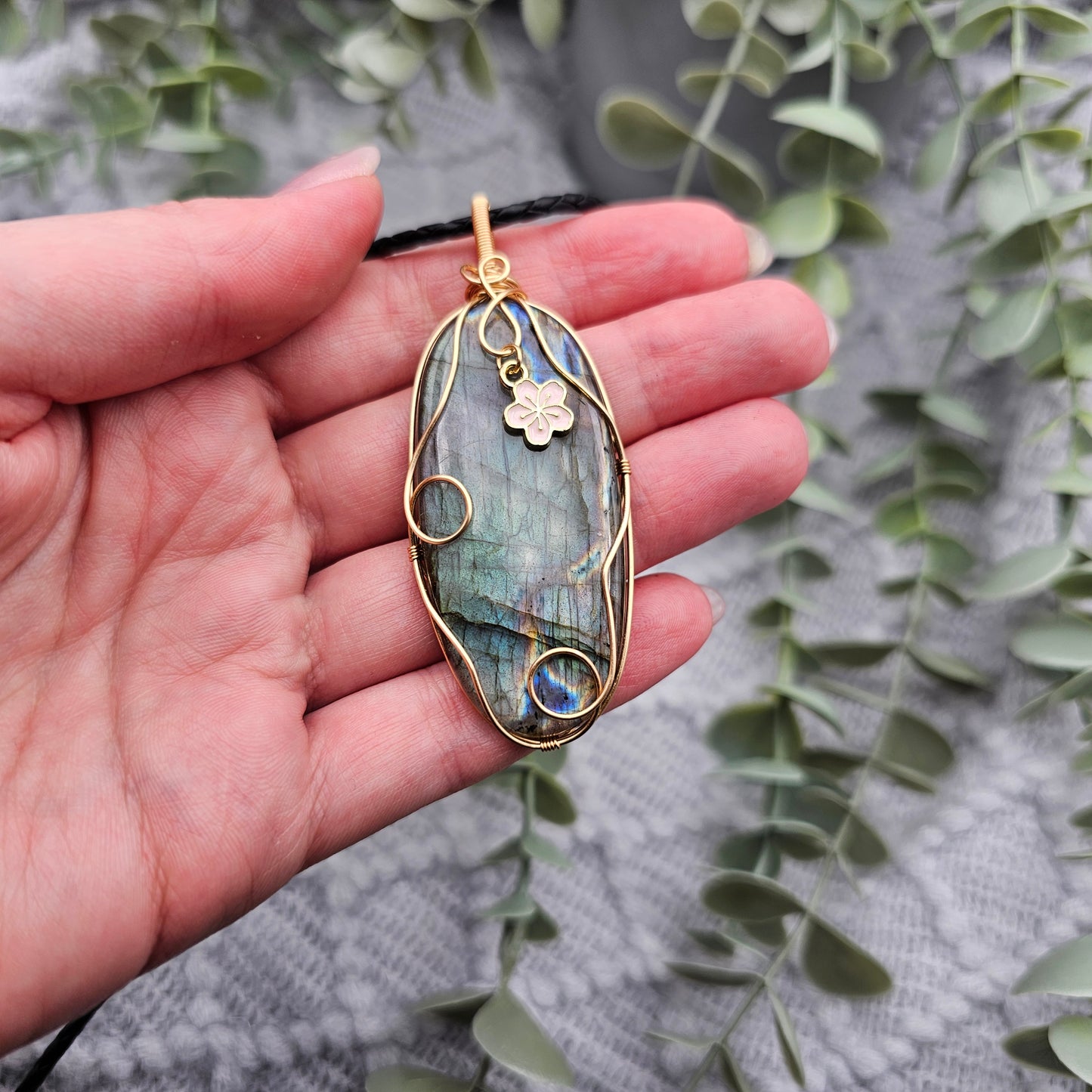 Labradorit & Sakura Anhänger | Schmuckdraht | Edelstein Halskette