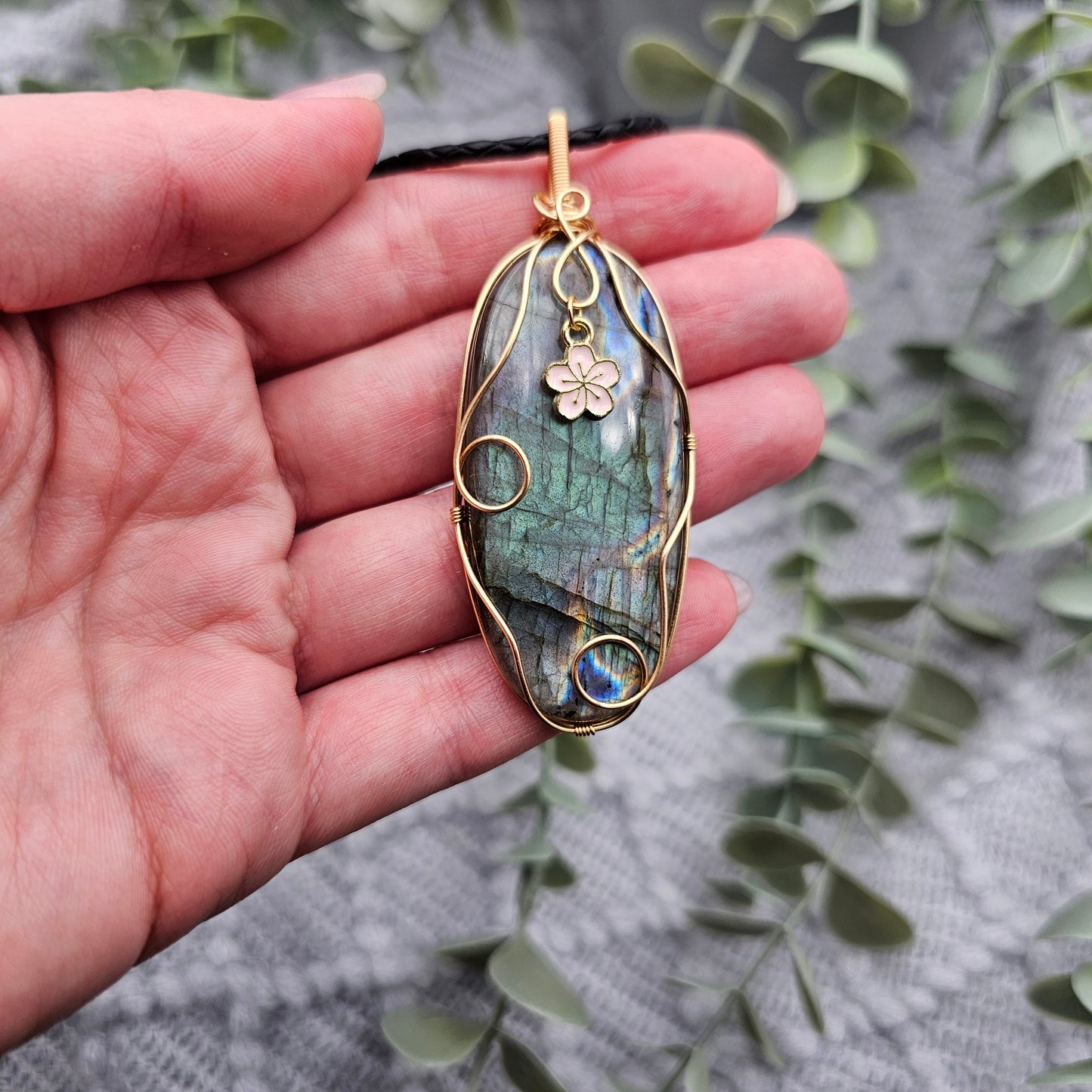 Labradorit & Sakura Anhänger | Schmuckdraht | Edelstein Halskette