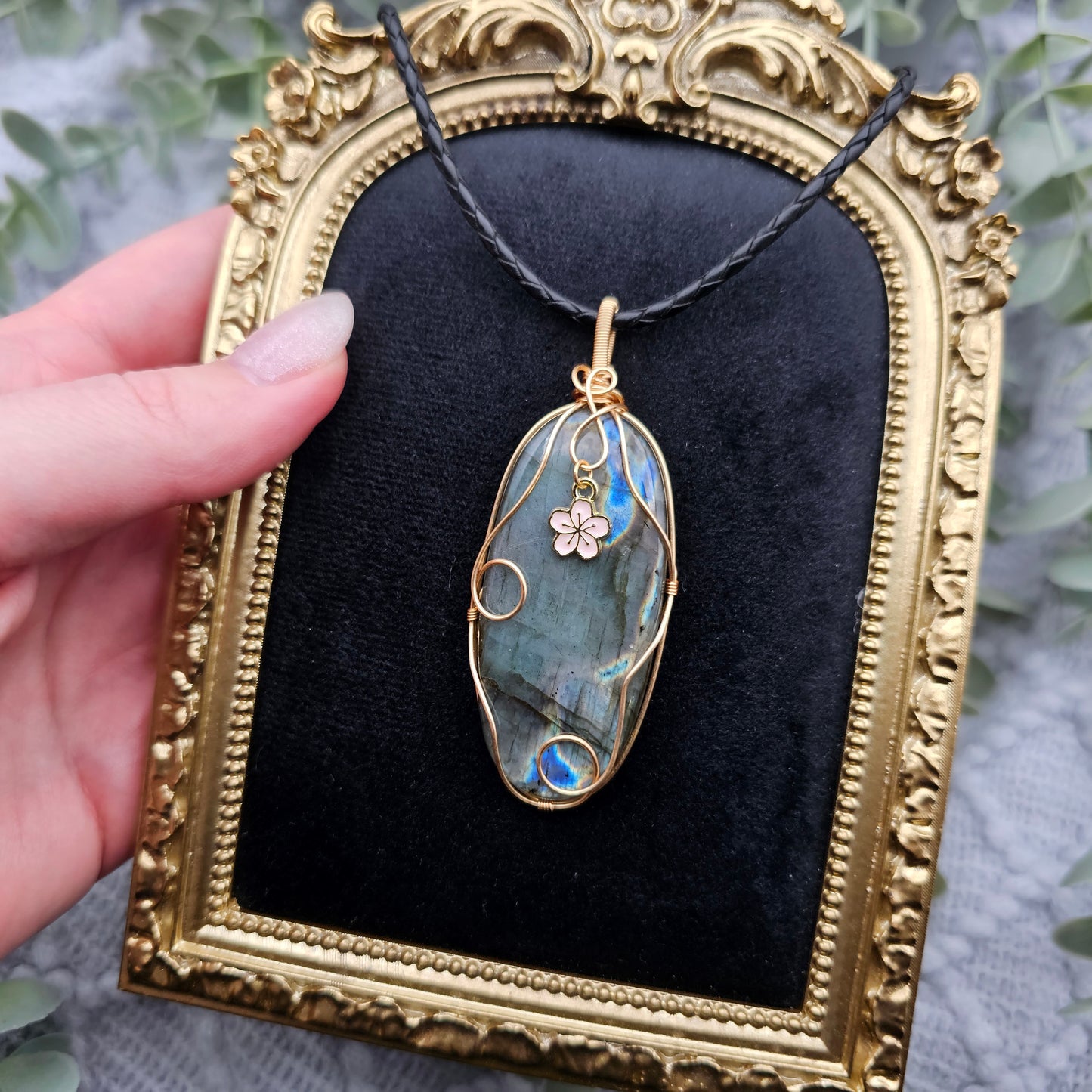 Labradorit & Sakura Anhänger | Schmuckdraht | Edelstein Halskette