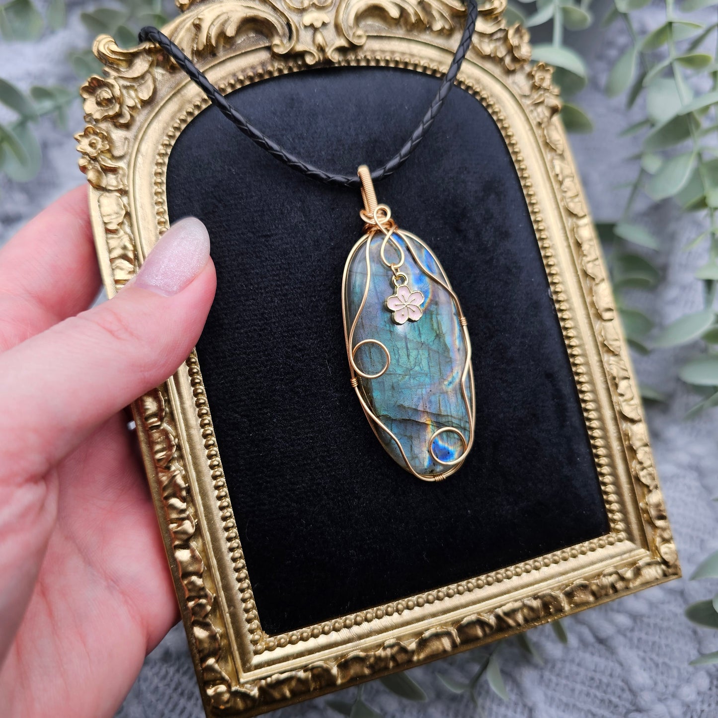 Labradorit & Sakura Anhänger | Schmuckdraht | Edelstein Halskette