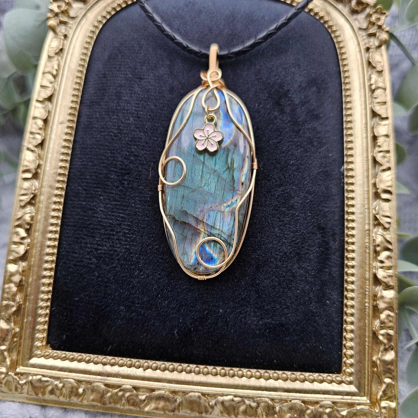 Labradorit & Sakura Anhänger | Schmuckdraht | Edelstein Halskette