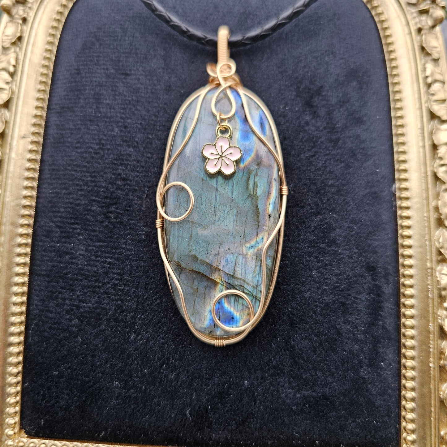 Labradorit & Sakura Anhänger | Schmuckdraht | Edelstein Halskette