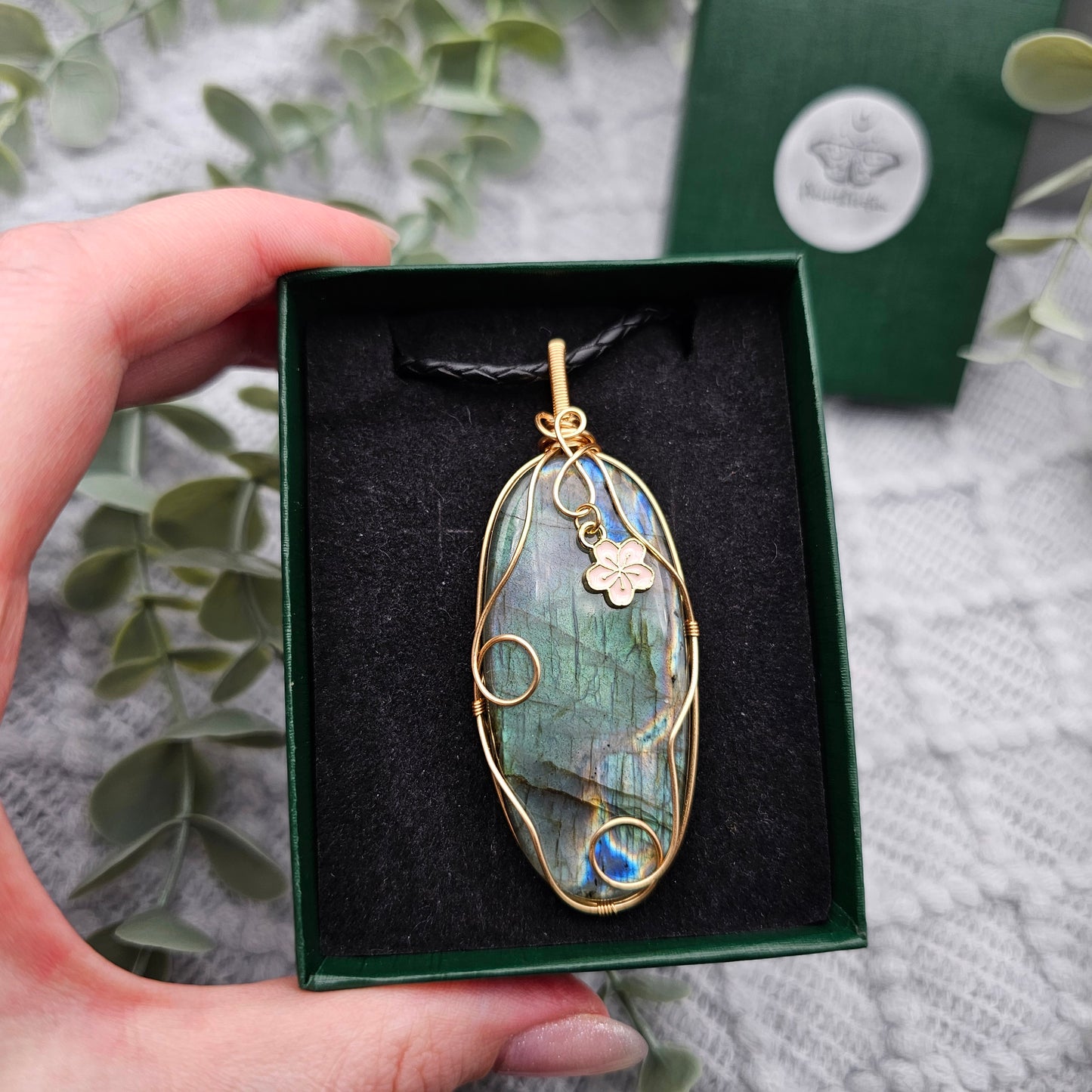 Labradorit & Sakura Anhänger | Schmuckdraht | Edelstein Halskette