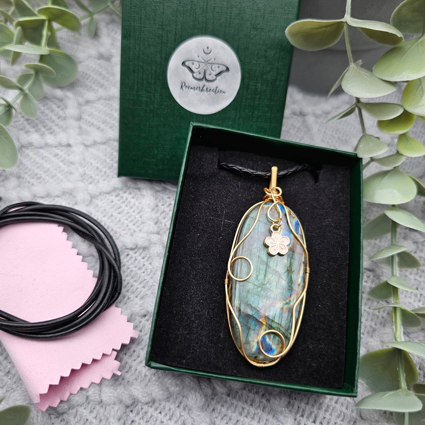 Labradorit & Sakura Anhänger | Schmuckdraht | Edelstein Halskette