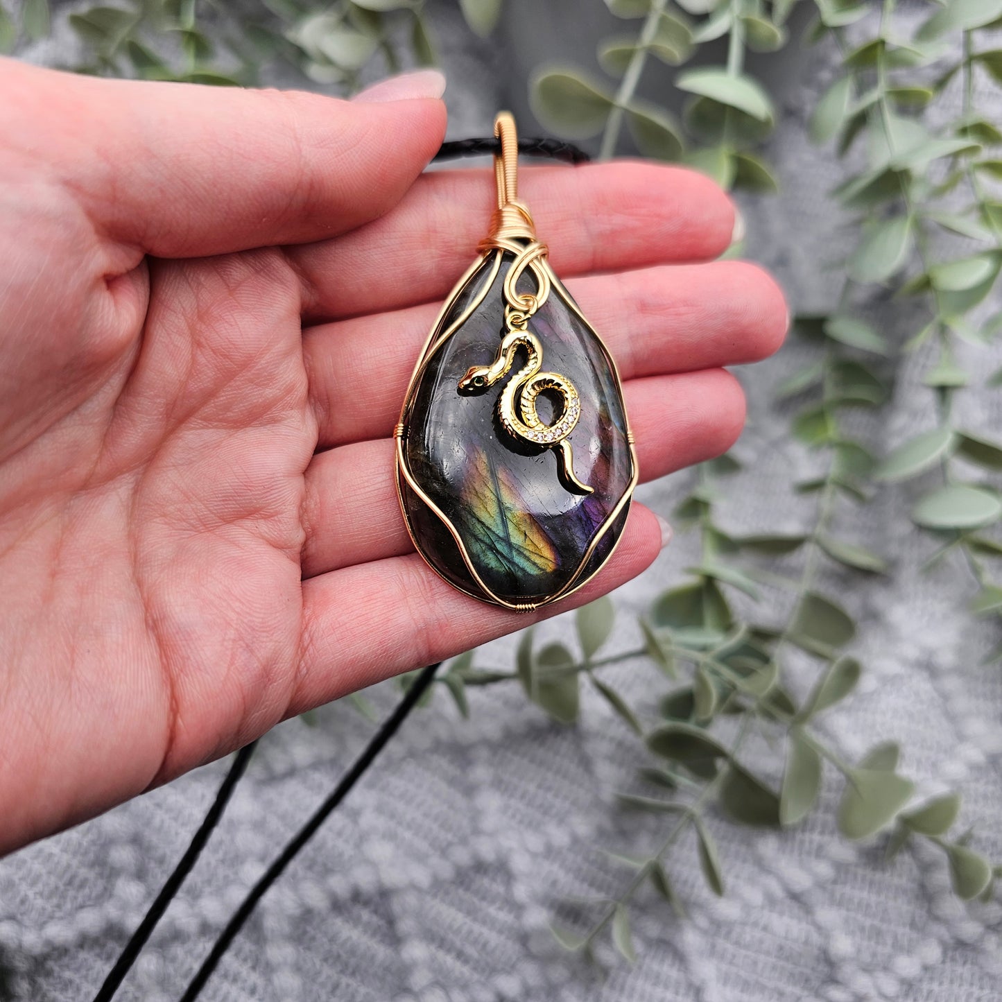 Labradorit & Schlange Anhänger | Schmuckdraht | Edelstein Halskette