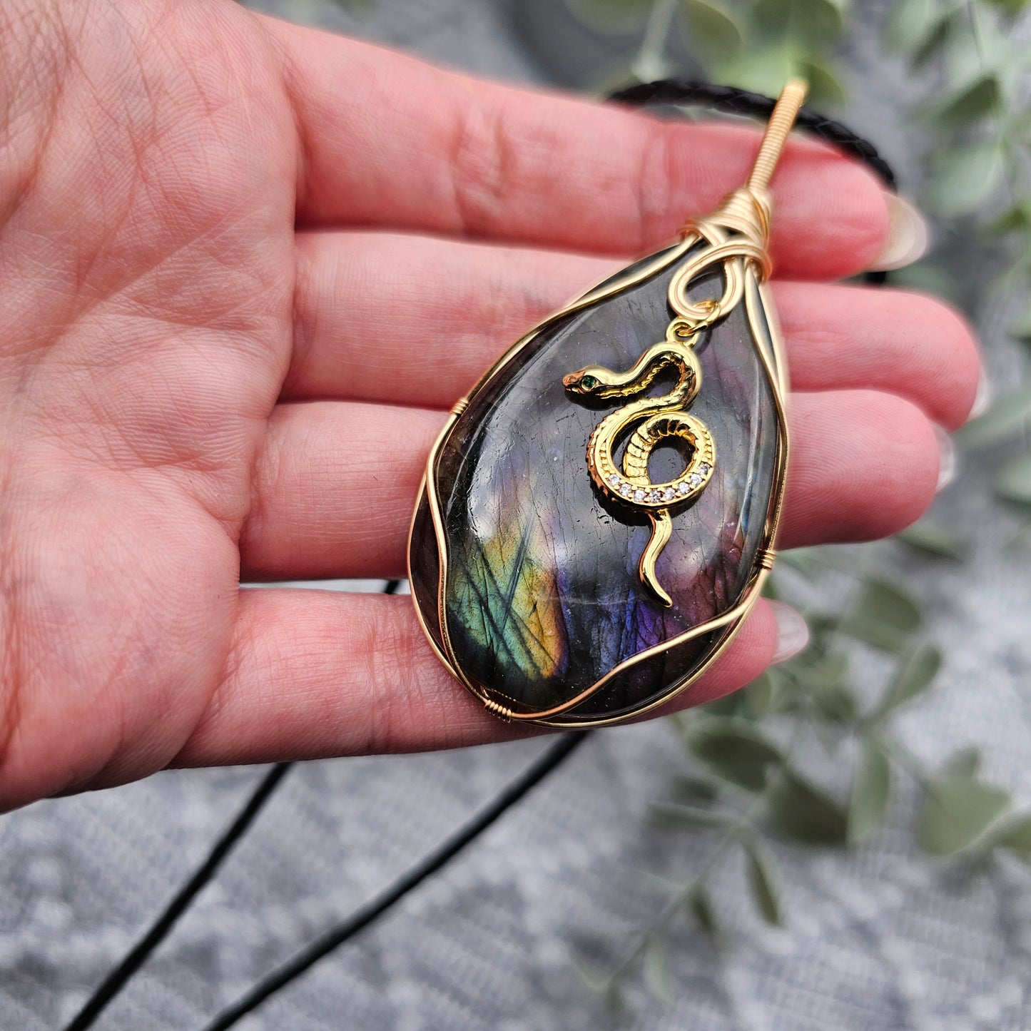 Labradorit & Schlange Anhänger | Schmuckdraht | Edelstein Halskette