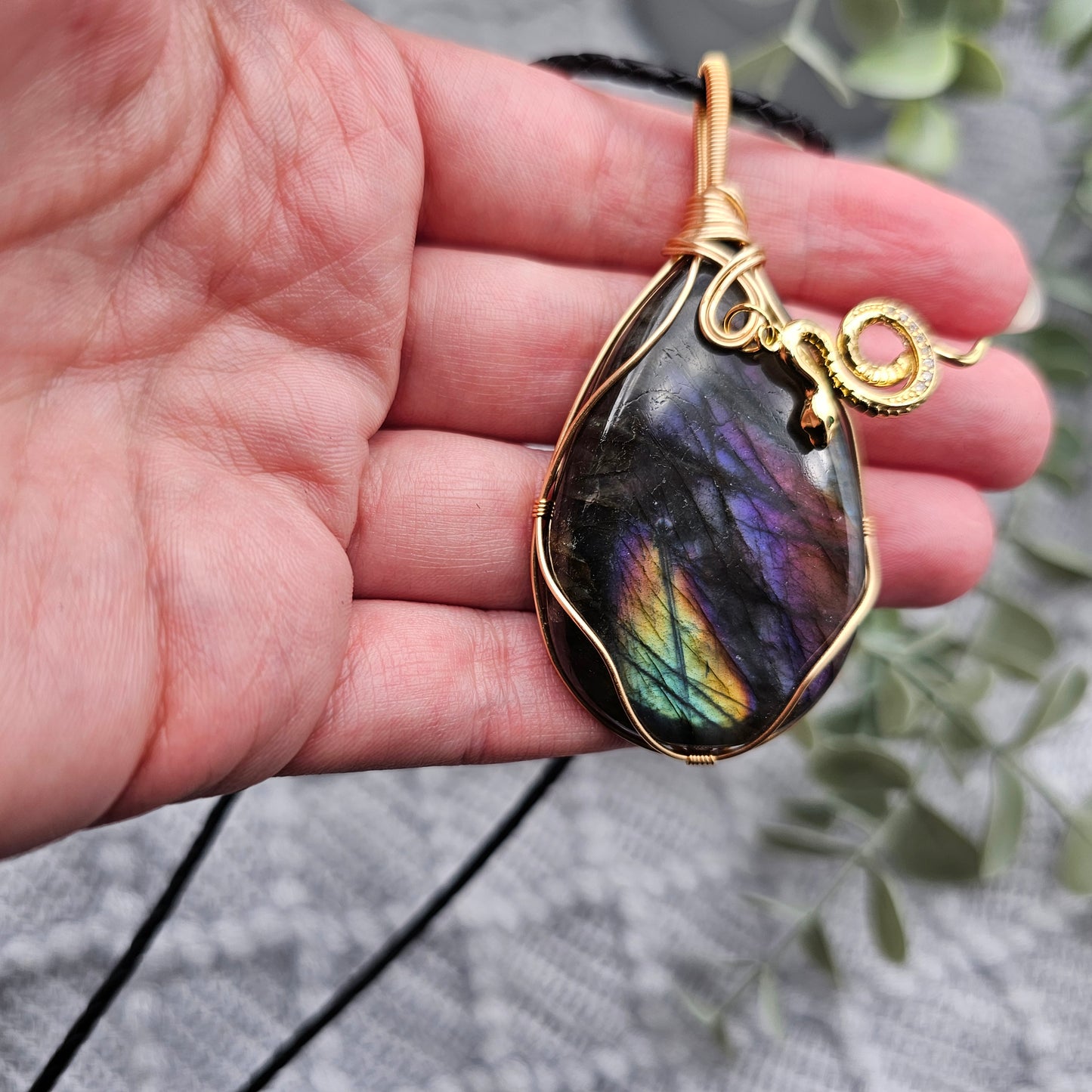 Labradorit & Schlange Anhänger | Schmuckdraht | Edelstein Halskette