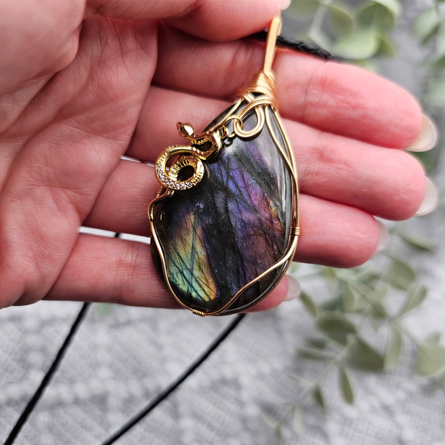 Labradorit & Schlange Anhänger | Schmuckdraht | Edelstein Halskette