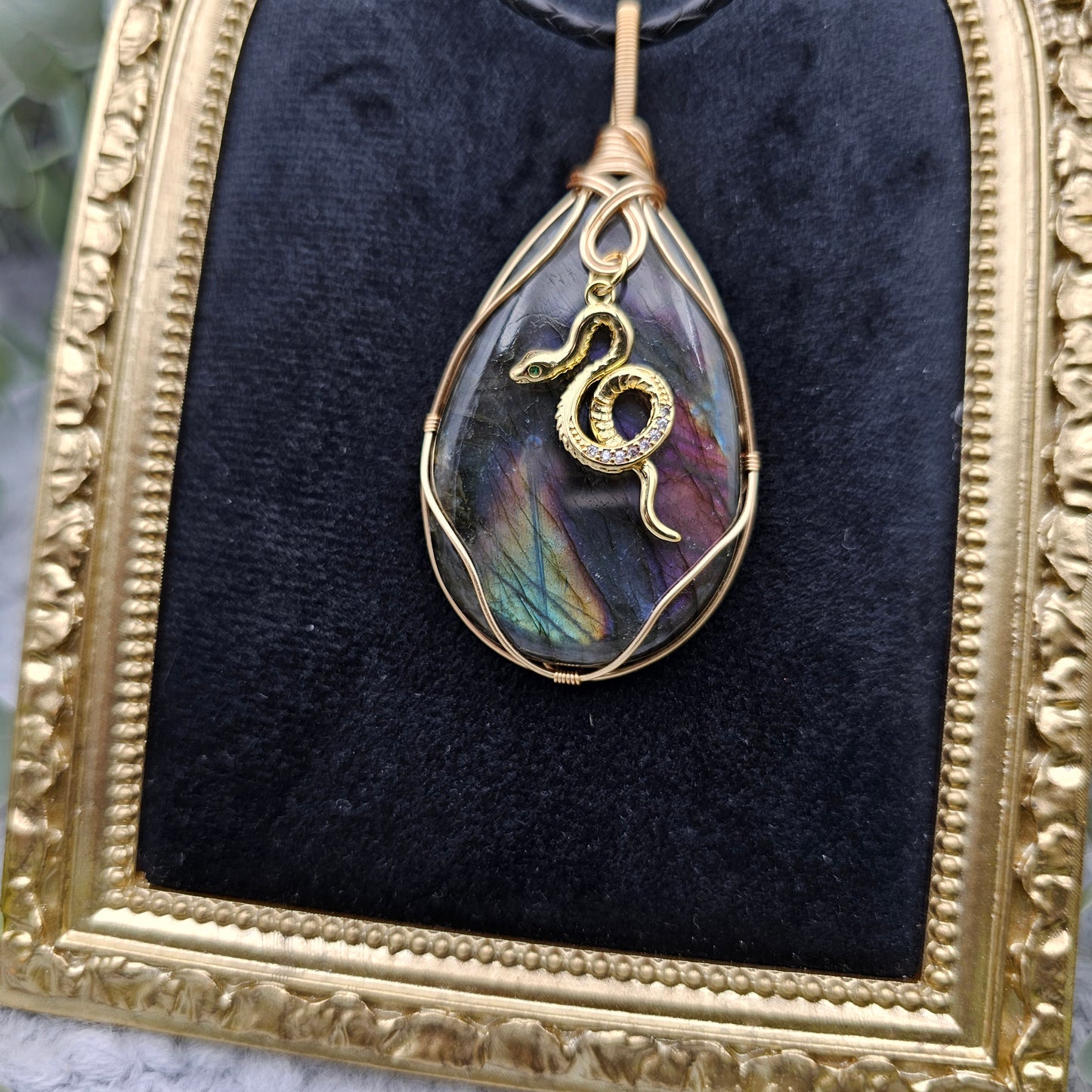 Labradorit & Schlange Anhänger | Schmuckdraht | Edelstein Halskette