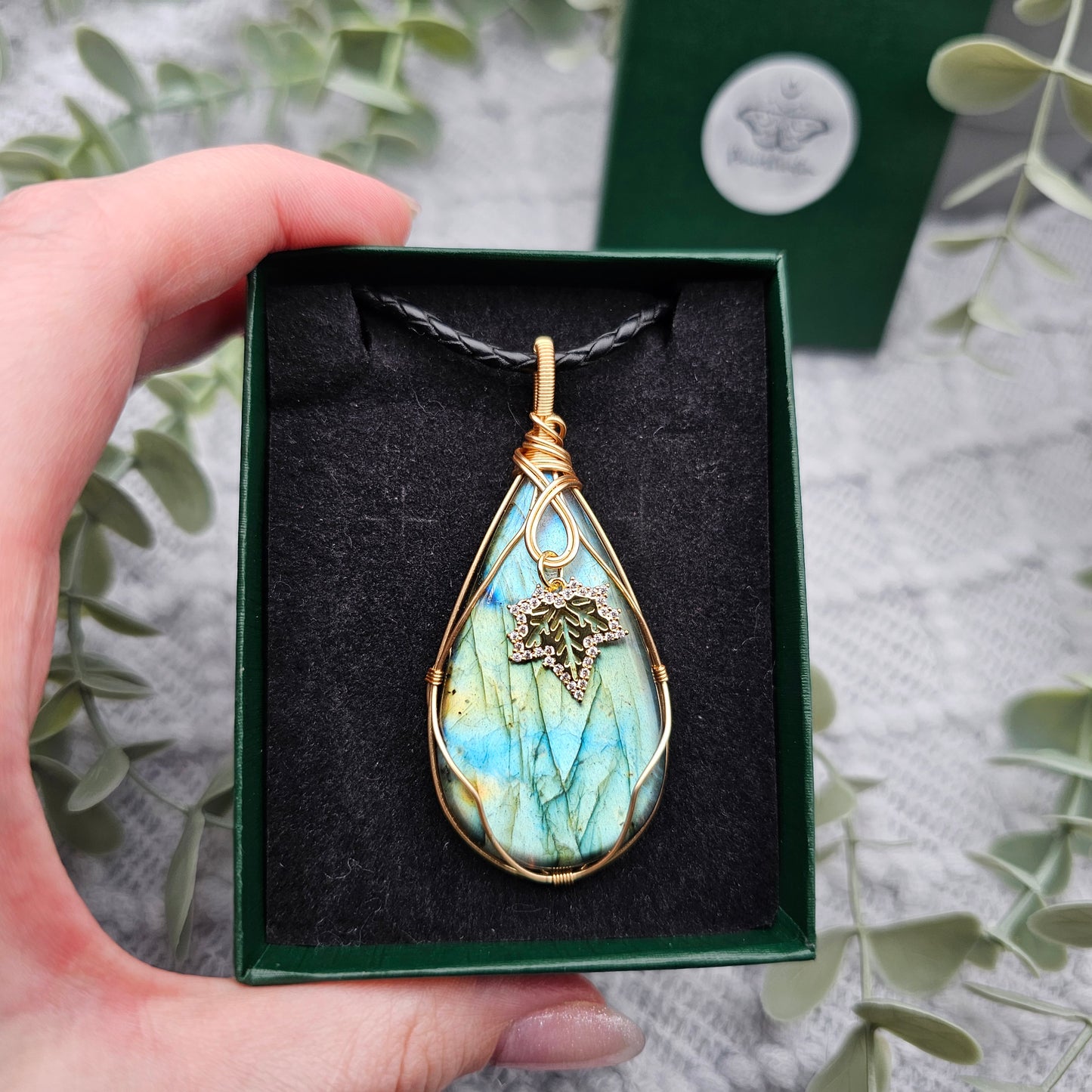 Labradorit & Ahornblatt Anhänger | Schmuckdraht | Edelstein Halskette