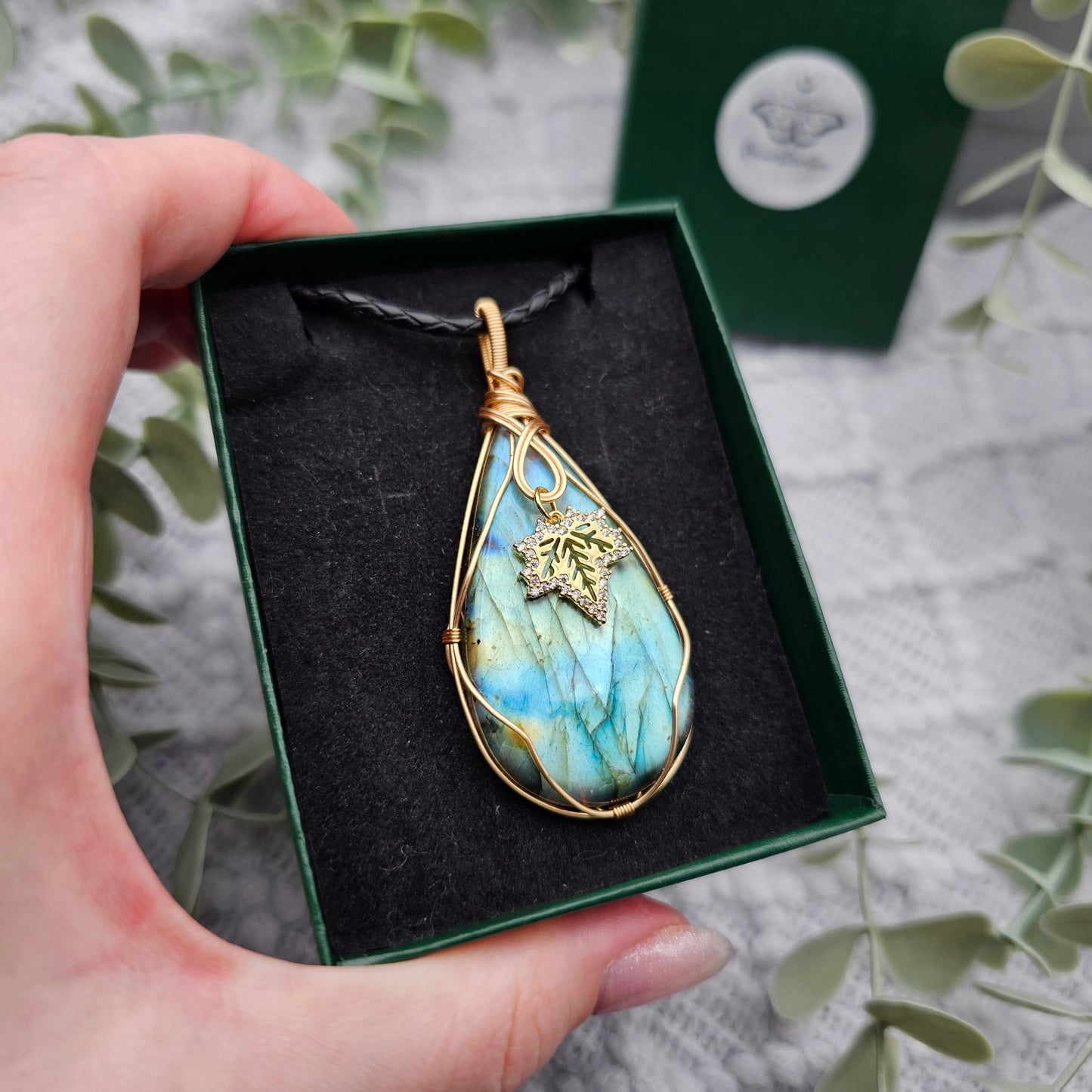 Labradorit & Ahornblatt Anhänger | Schmuckdraht | Edelstein Halskette