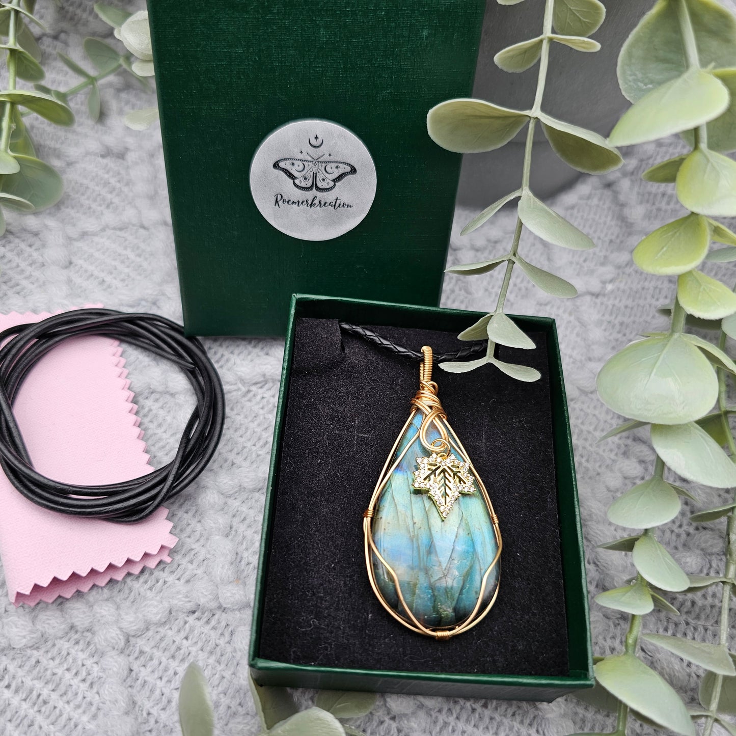 Labradorit & Ahornblatt Anhänger | Schmuckdraht | Edelstein Halskette