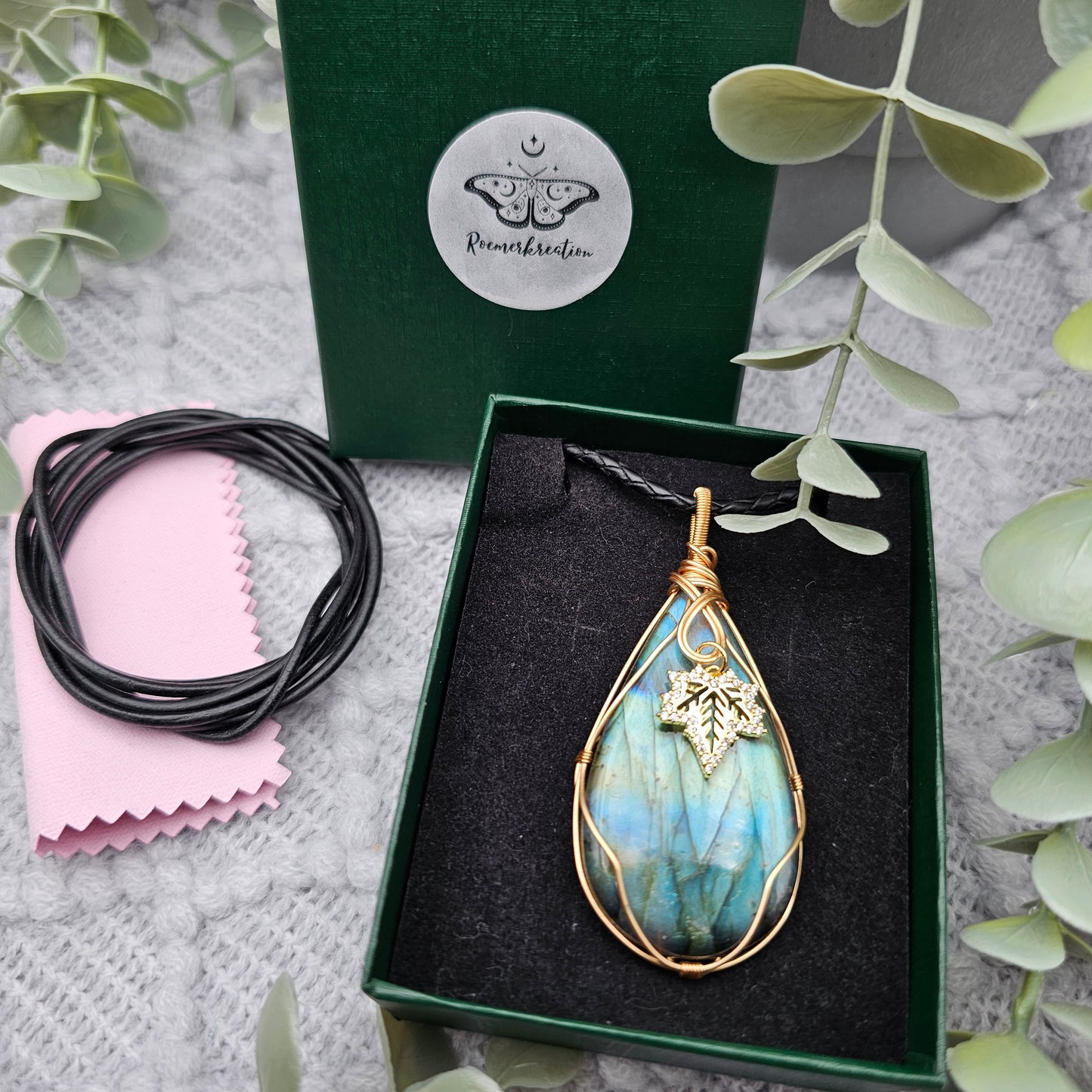 Labradorit & Ahornblatt Anhänger | Schmuckdraht | Edelstein Halskette