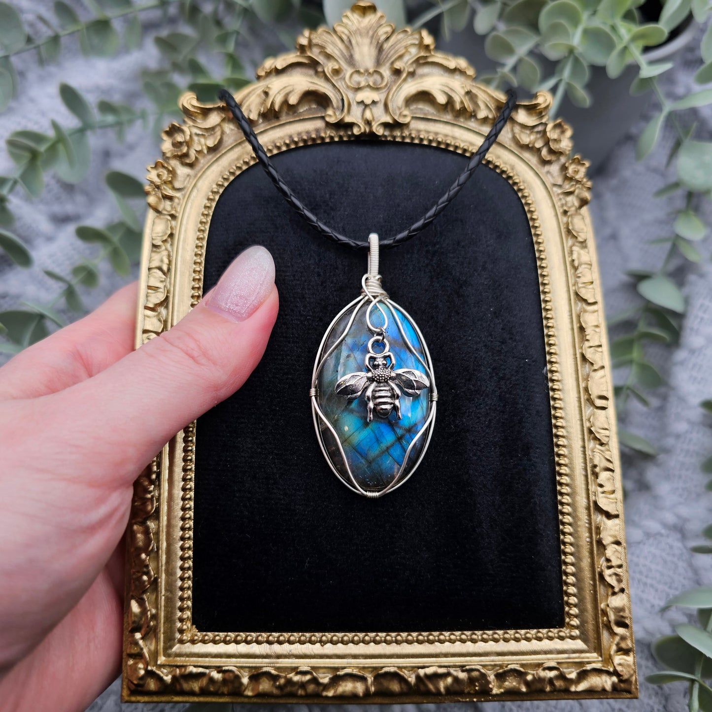 Labradorit & Biene Anhänger | Schmuckdraht | Edelstein Halskette