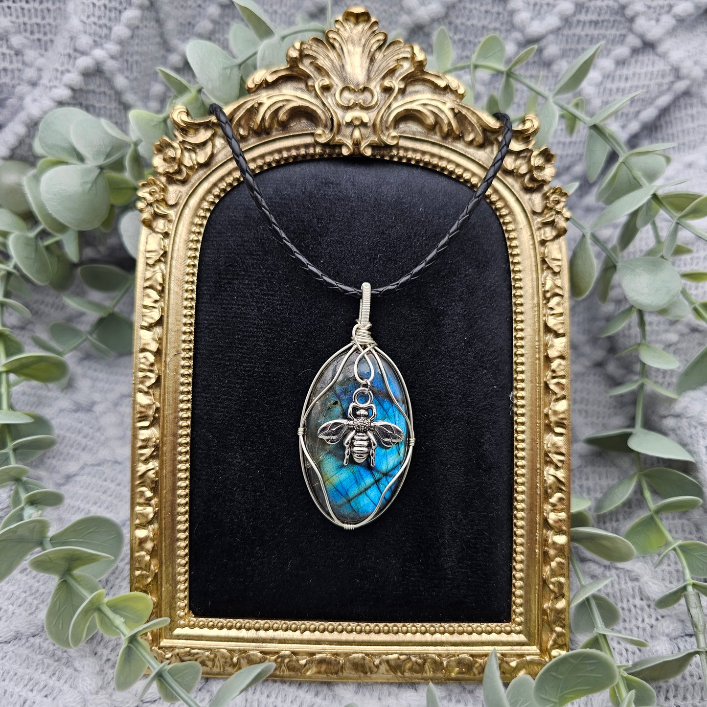 Labradorit & Biene Anhänger | Schmuckdraht | Edelstein Halskette