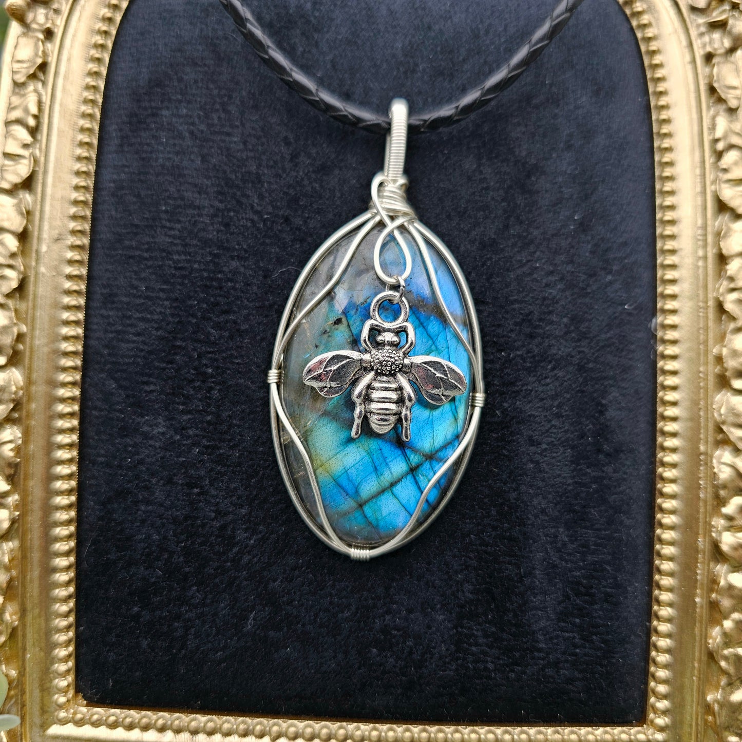 Labradorit & Biene Anhänger | Schmuckdraht | Edelstein Halskette
